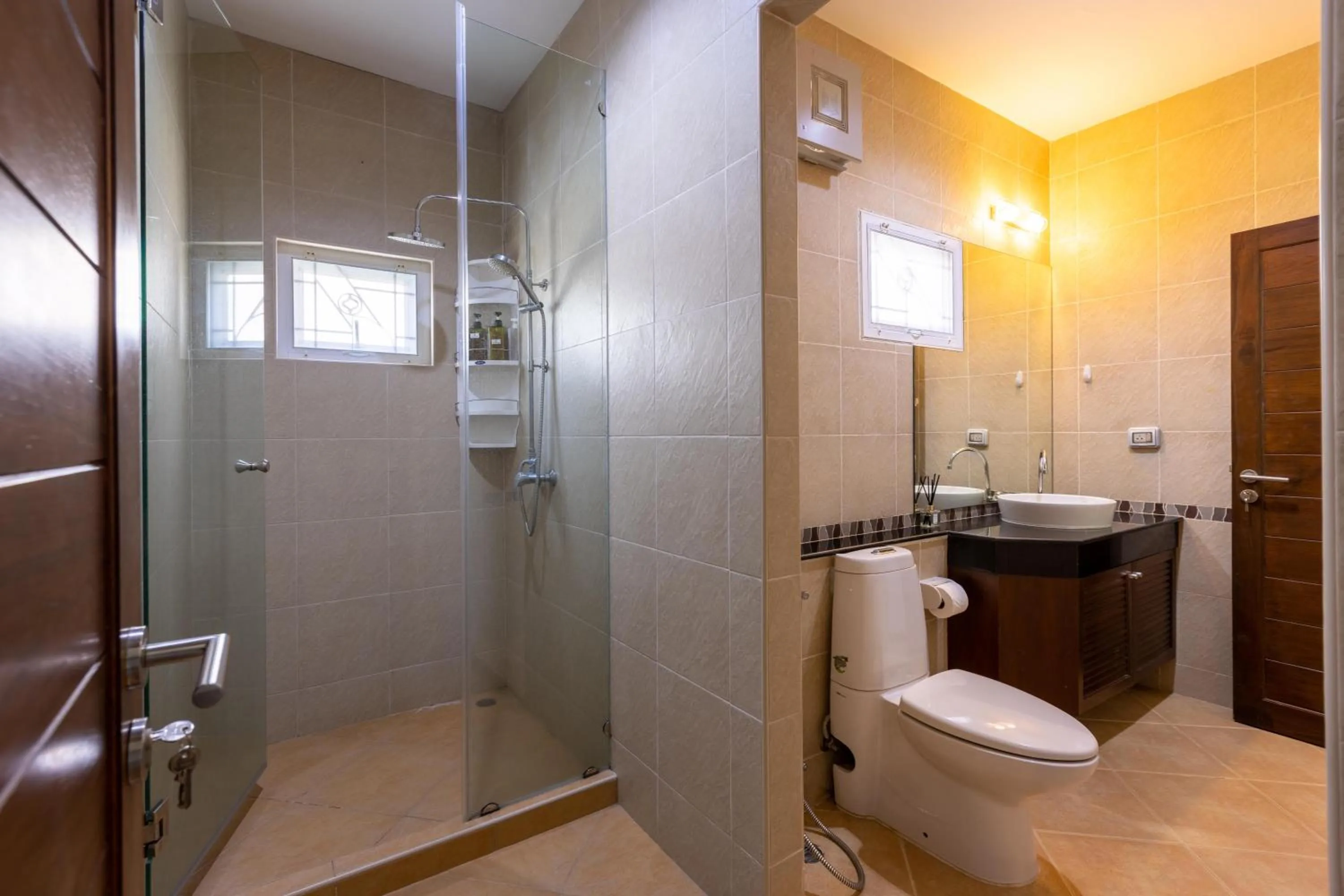 5 Bedroom Pool Villa Close To Town H5