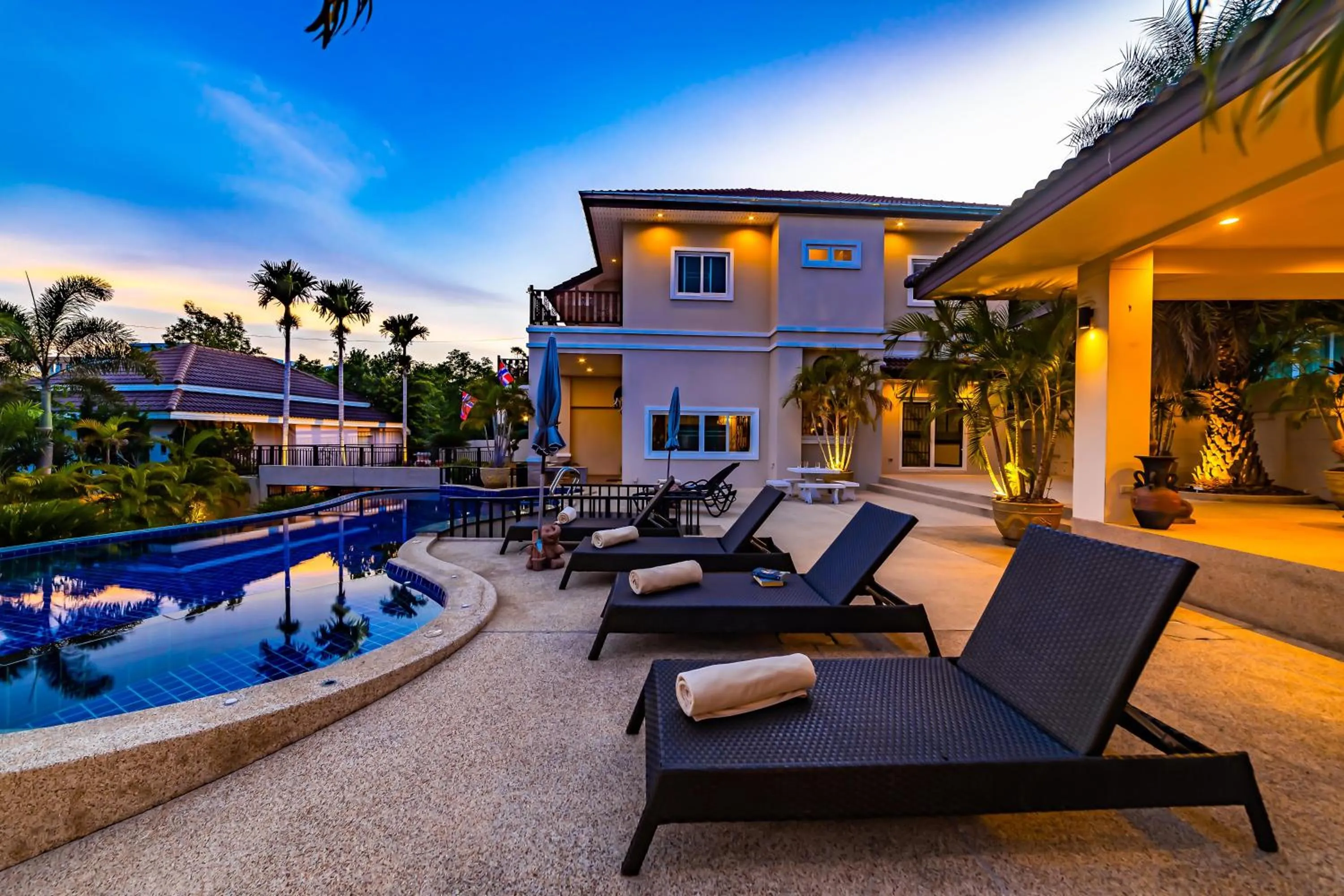 5 Bedroom Pool Villa Close To Town H5