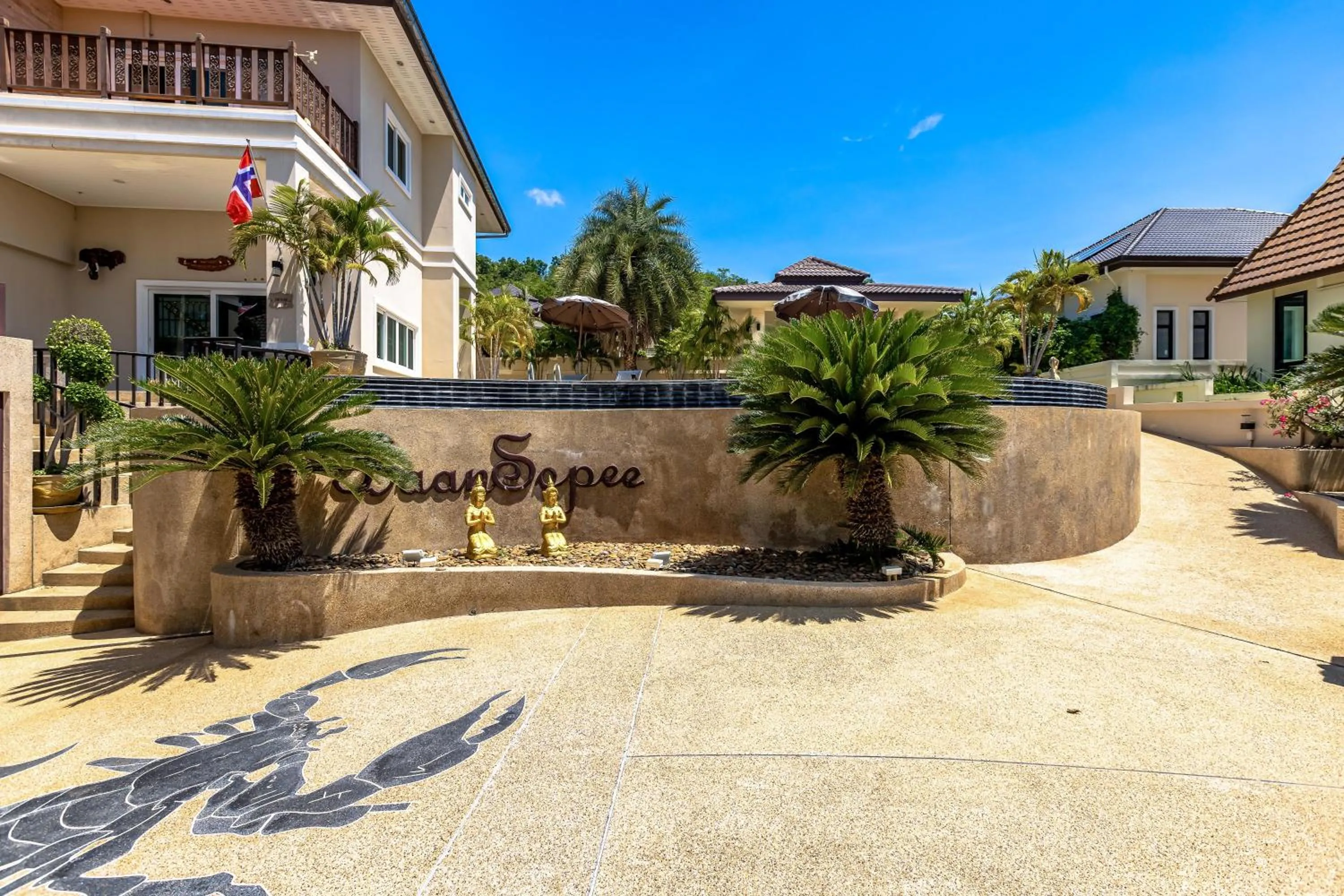 5 Bedroom Pool Villa Close To Town H5