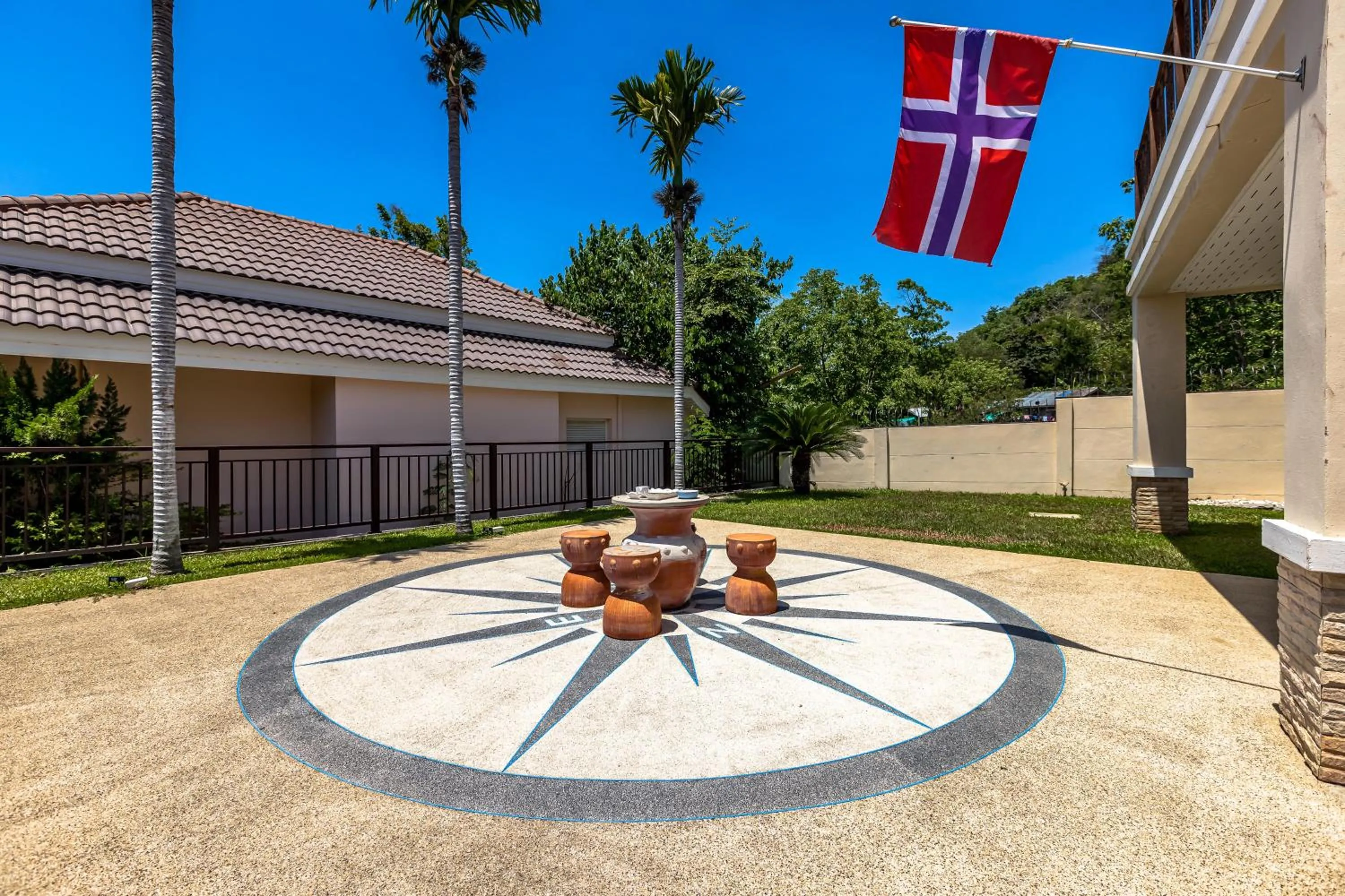 5 Bedroom Pool Villa Close To Town H5