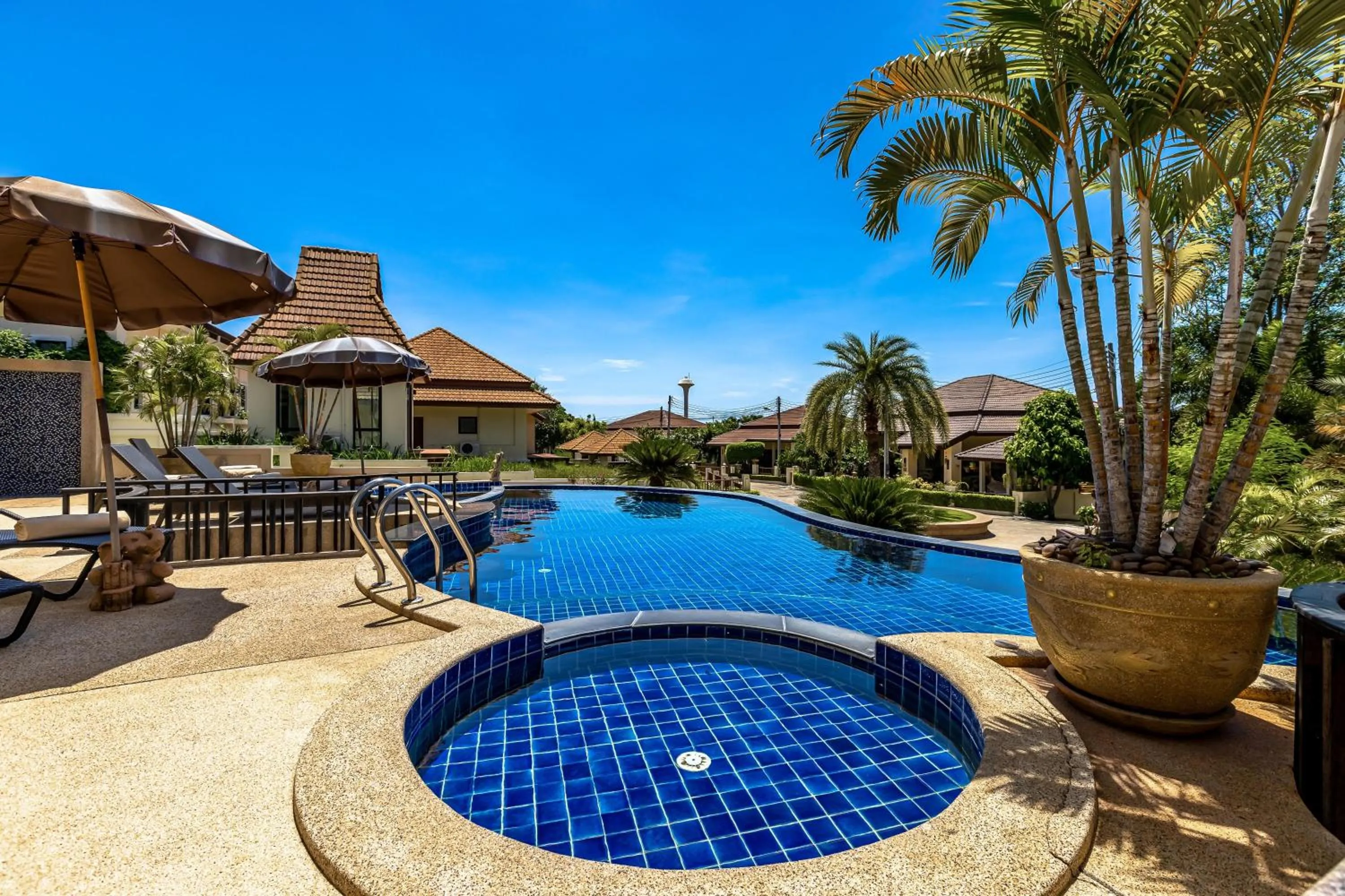 5 Bedroom Pool Villa Close To Town H5