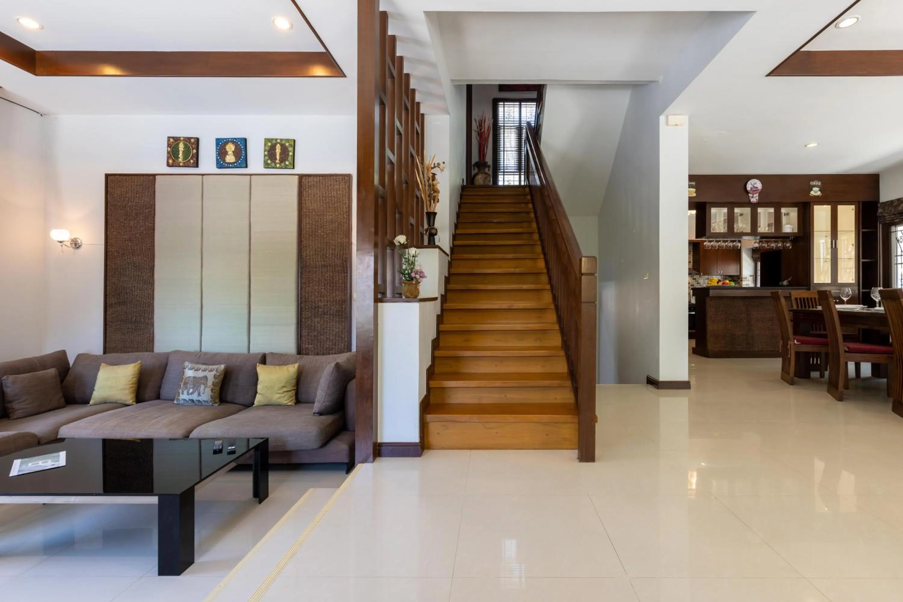 5 Bedroom Pool Villa Close To Town H5