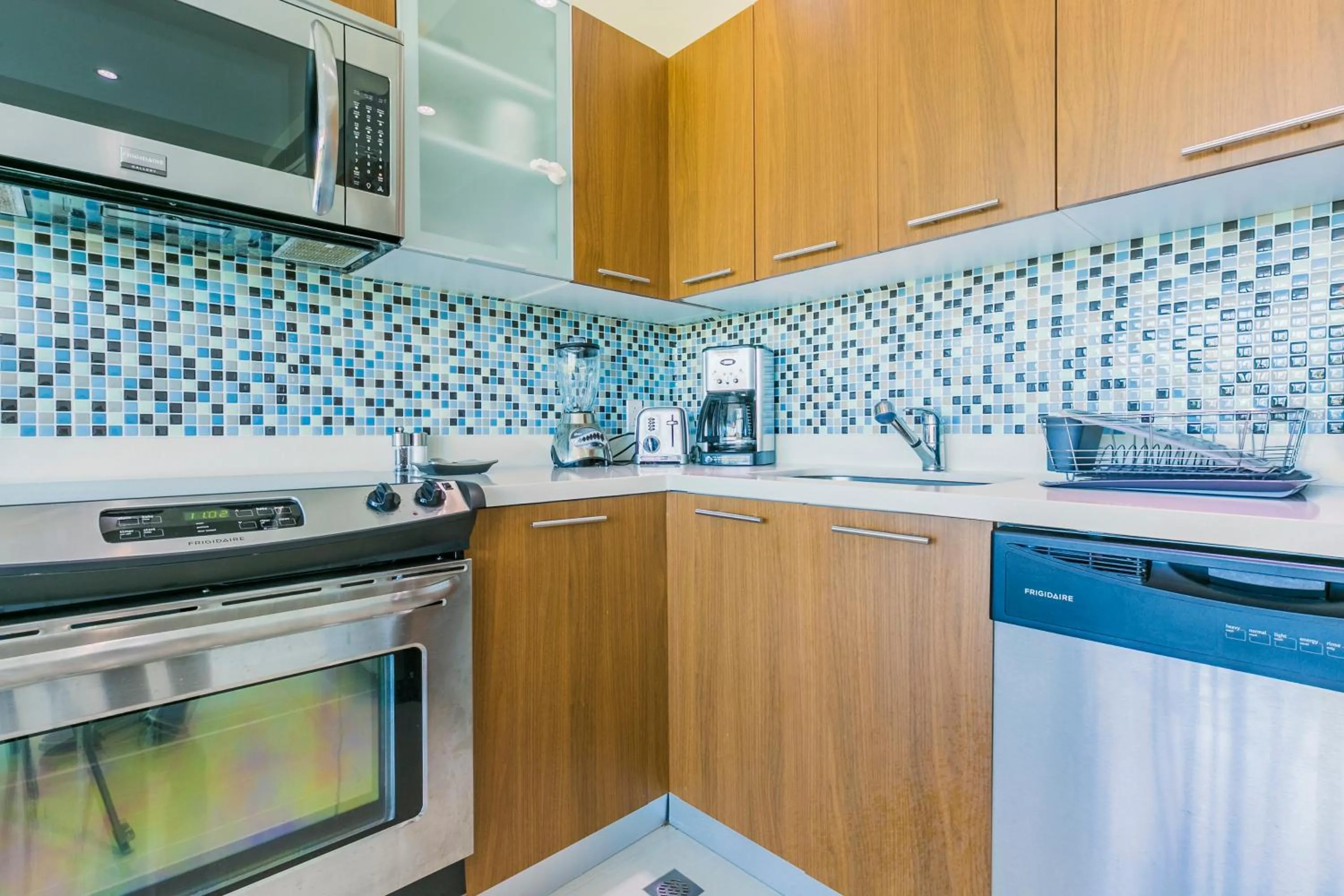 Coffee/tea facilities in Blue Residences