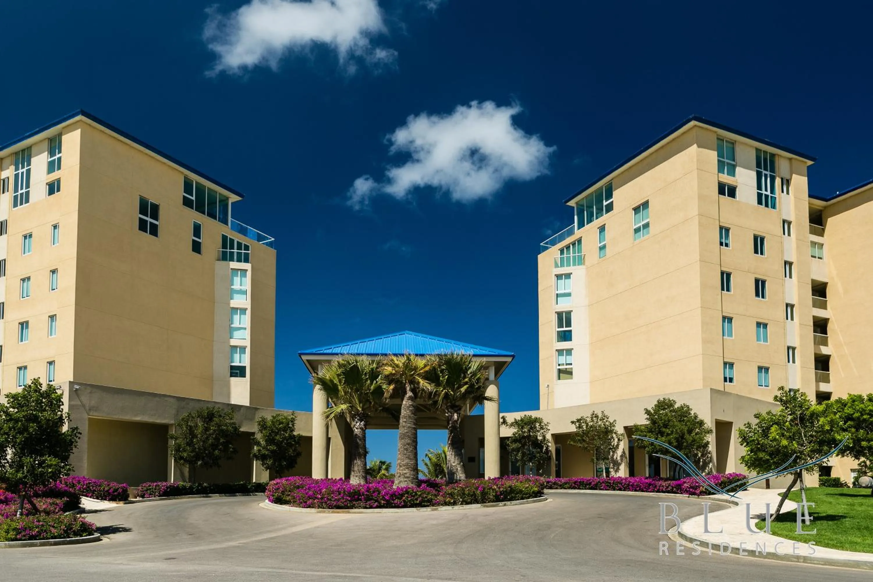 Facade/entrance in Blue Residences