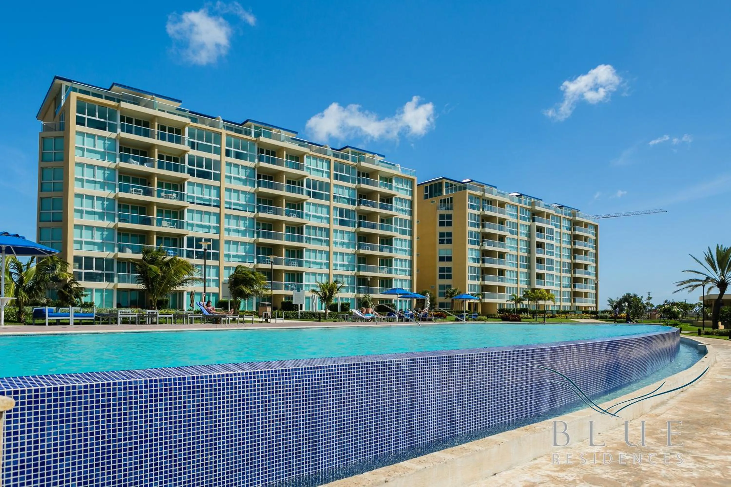 Swimming pool in Blue Residences