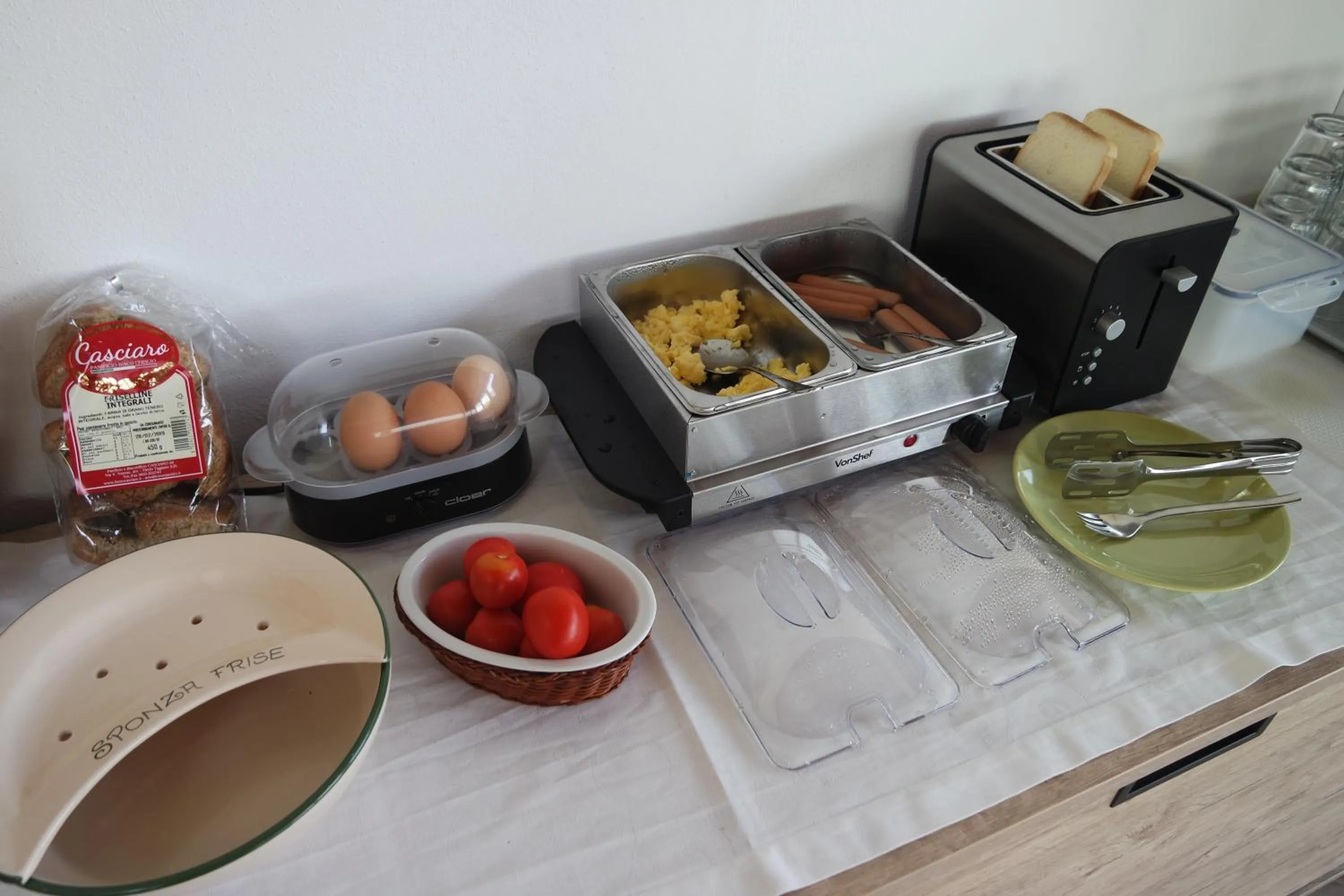 Continental breakfast in Aia Grande