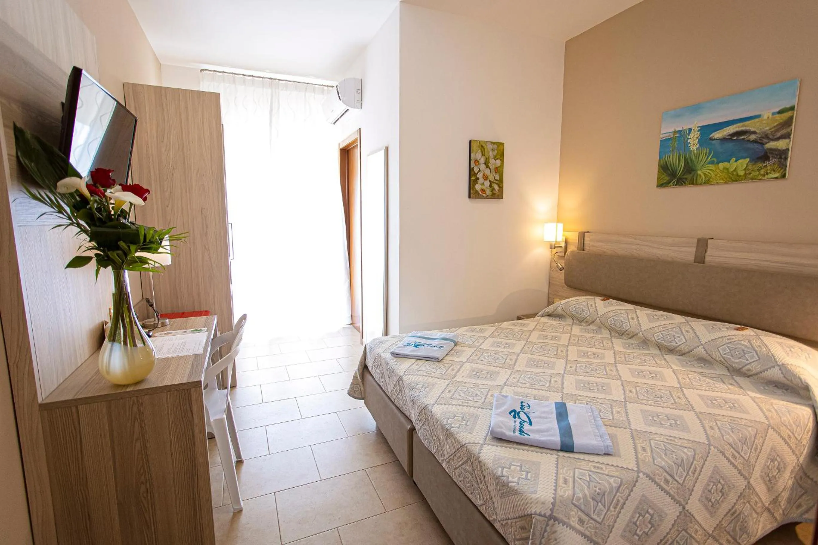 Photo of the whole room, Bed in Aia Grande