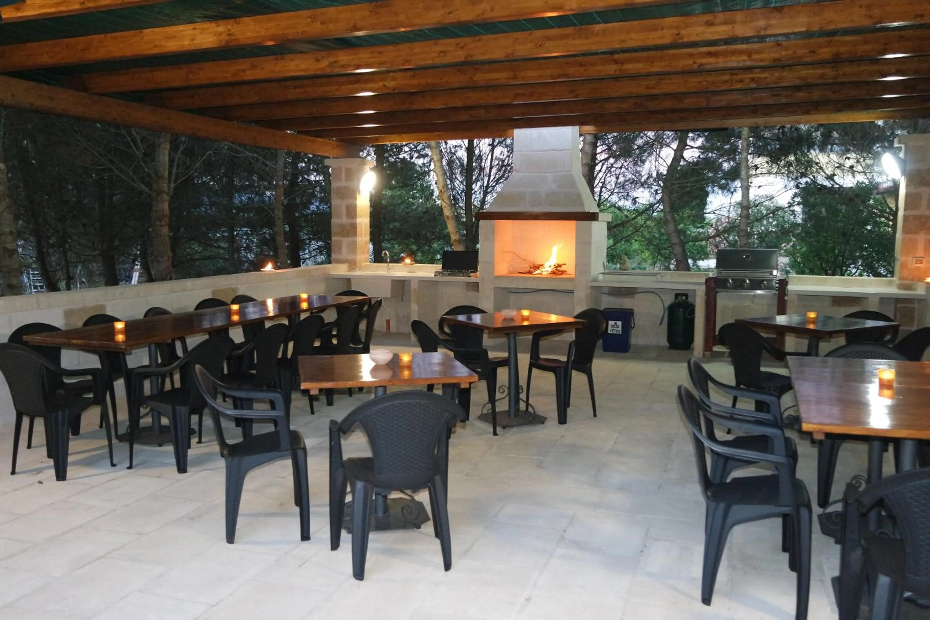 BBQ facilities in Aia Grande