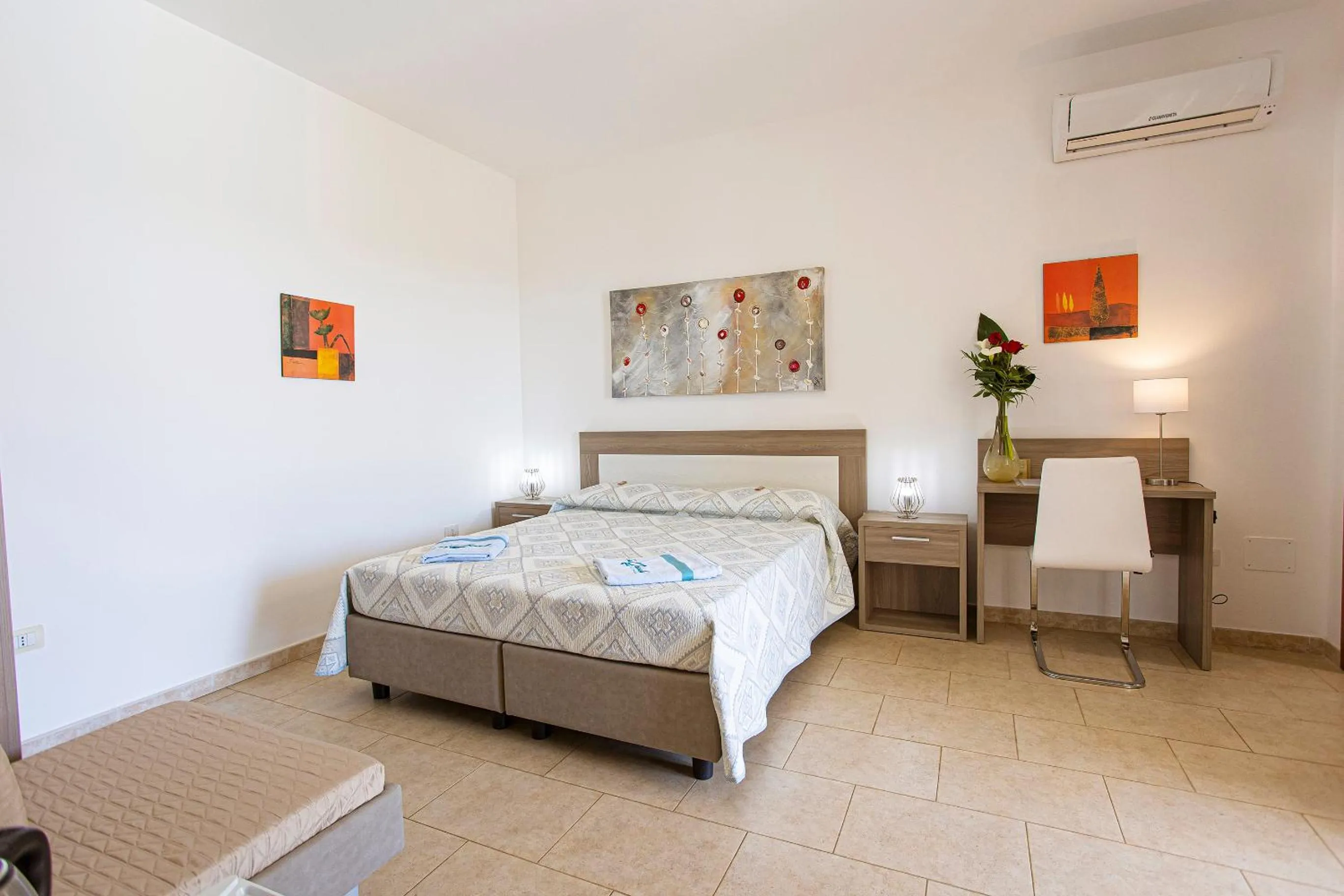 Photo of the whole room, Bed in Aia Grande