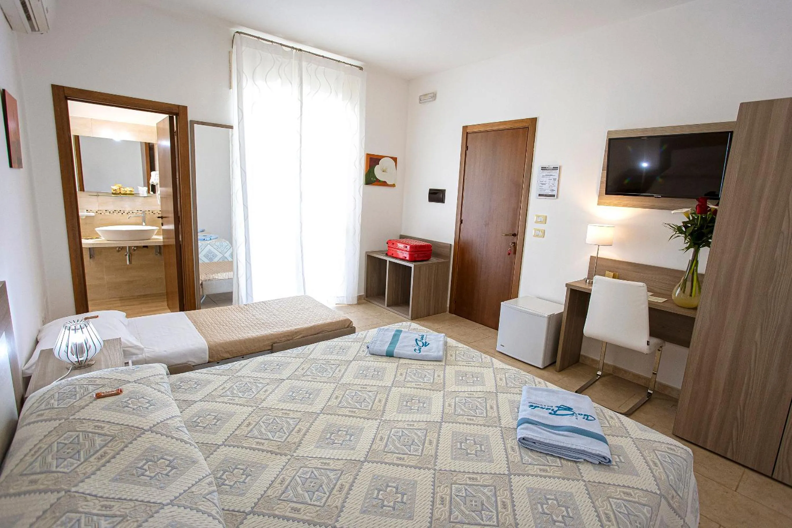 Photo of the whole room, Bed in Aia Grande