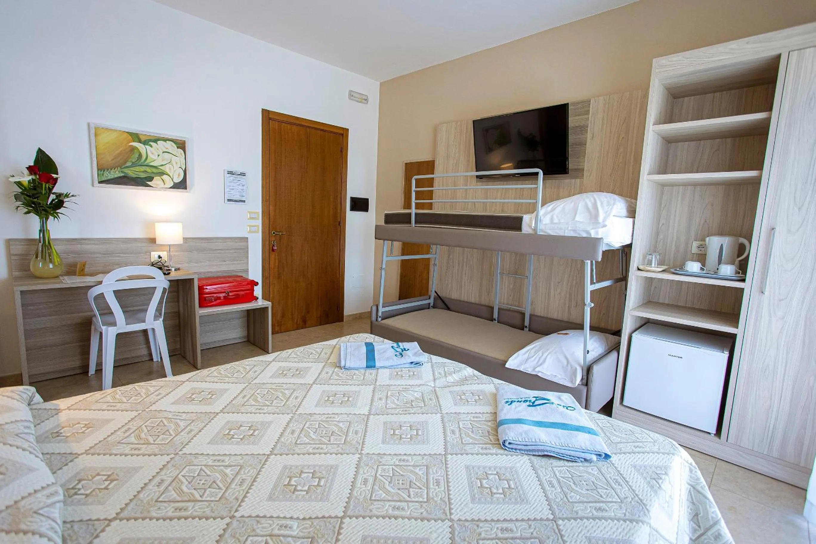 bunk bed, Bed in Aia Grande