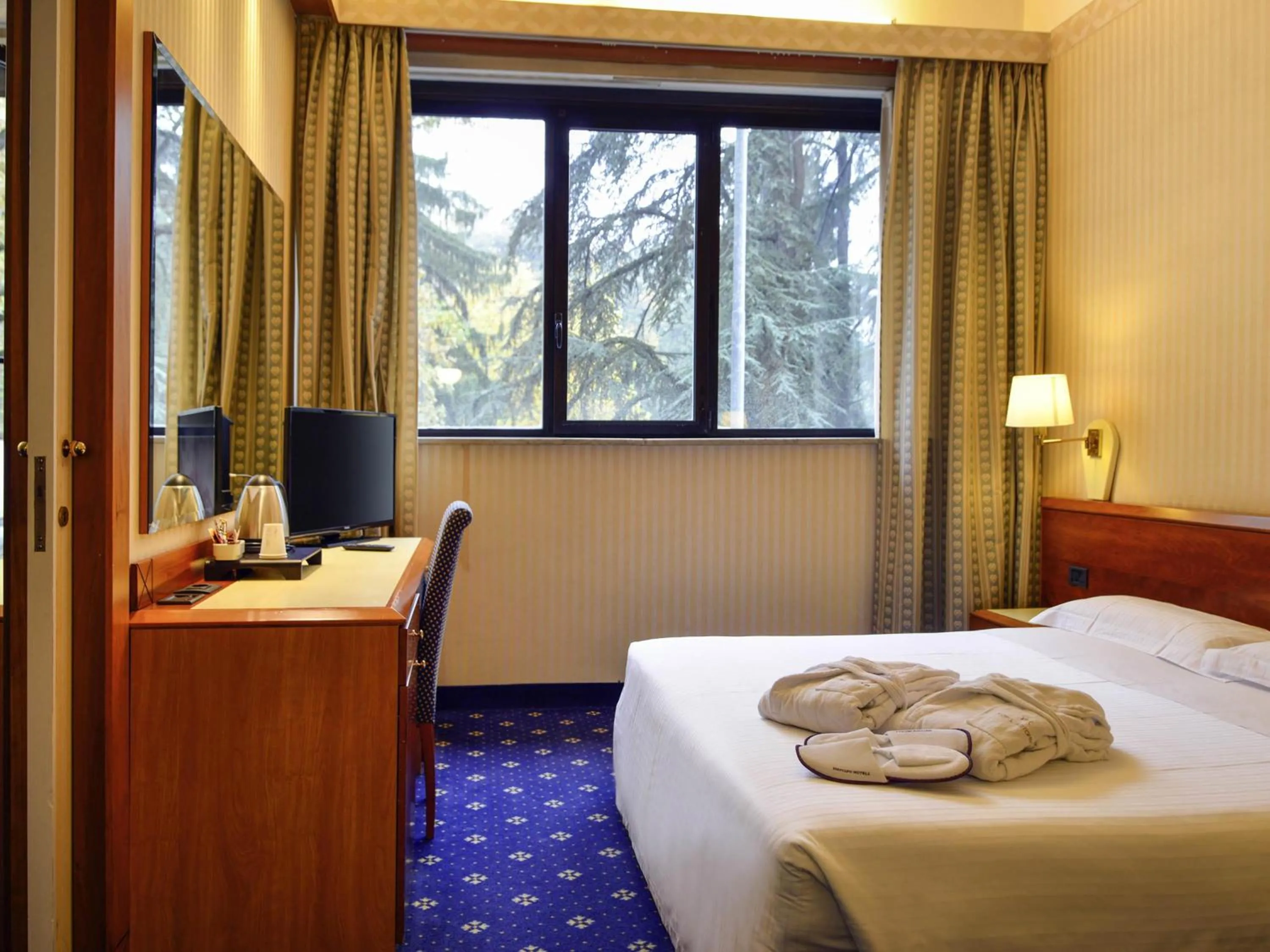 Bedroom, Bed in Mercure Reggio Emilia Centro Astoria