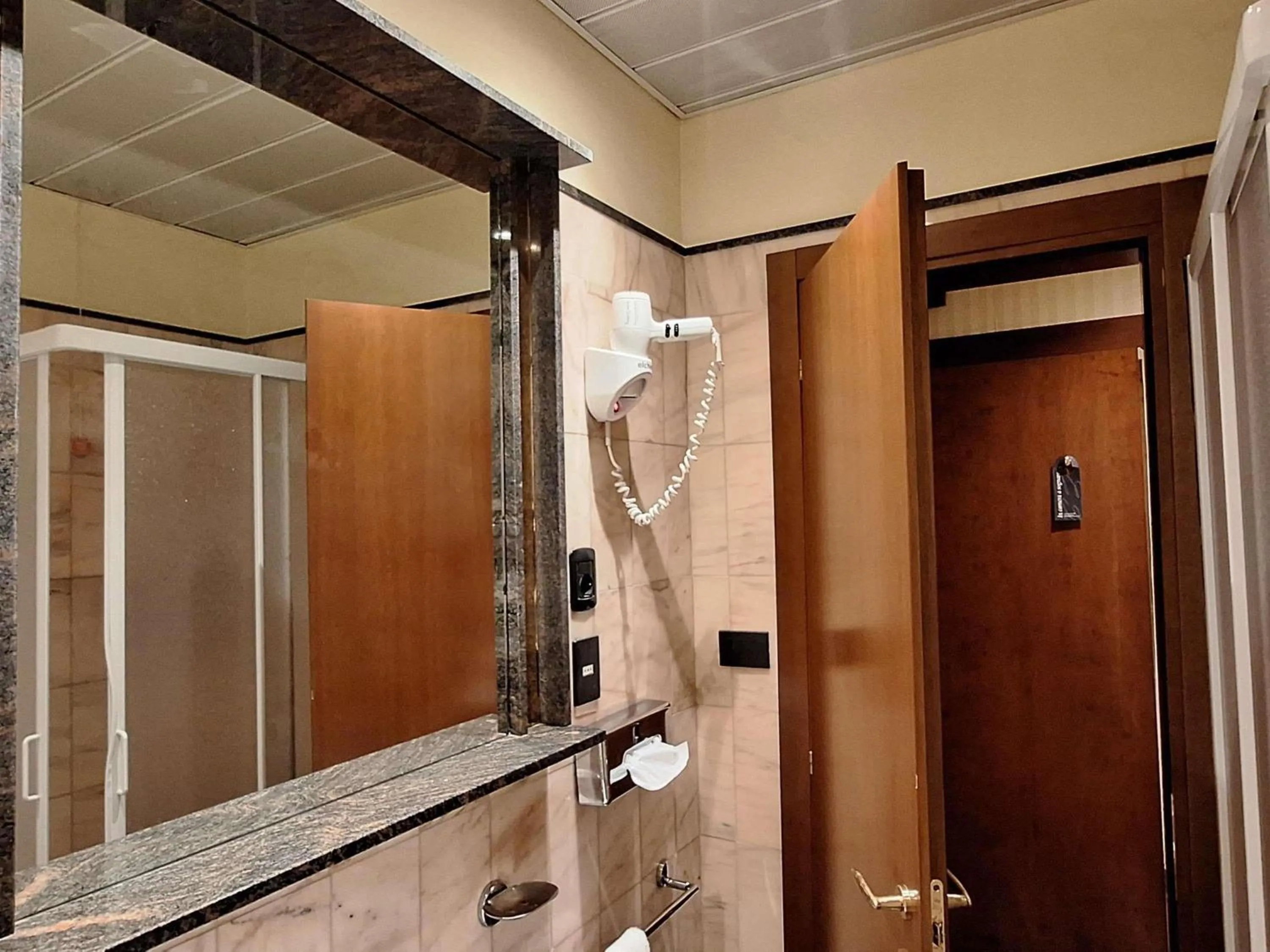 Bedroom in Mercure Reggio Emilia Centro Astoria