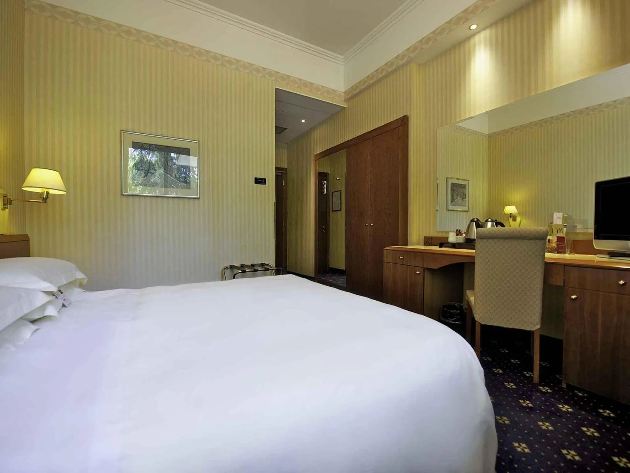 Bedroom, Bed in Mercure Reggio Emilia Centro Astoria