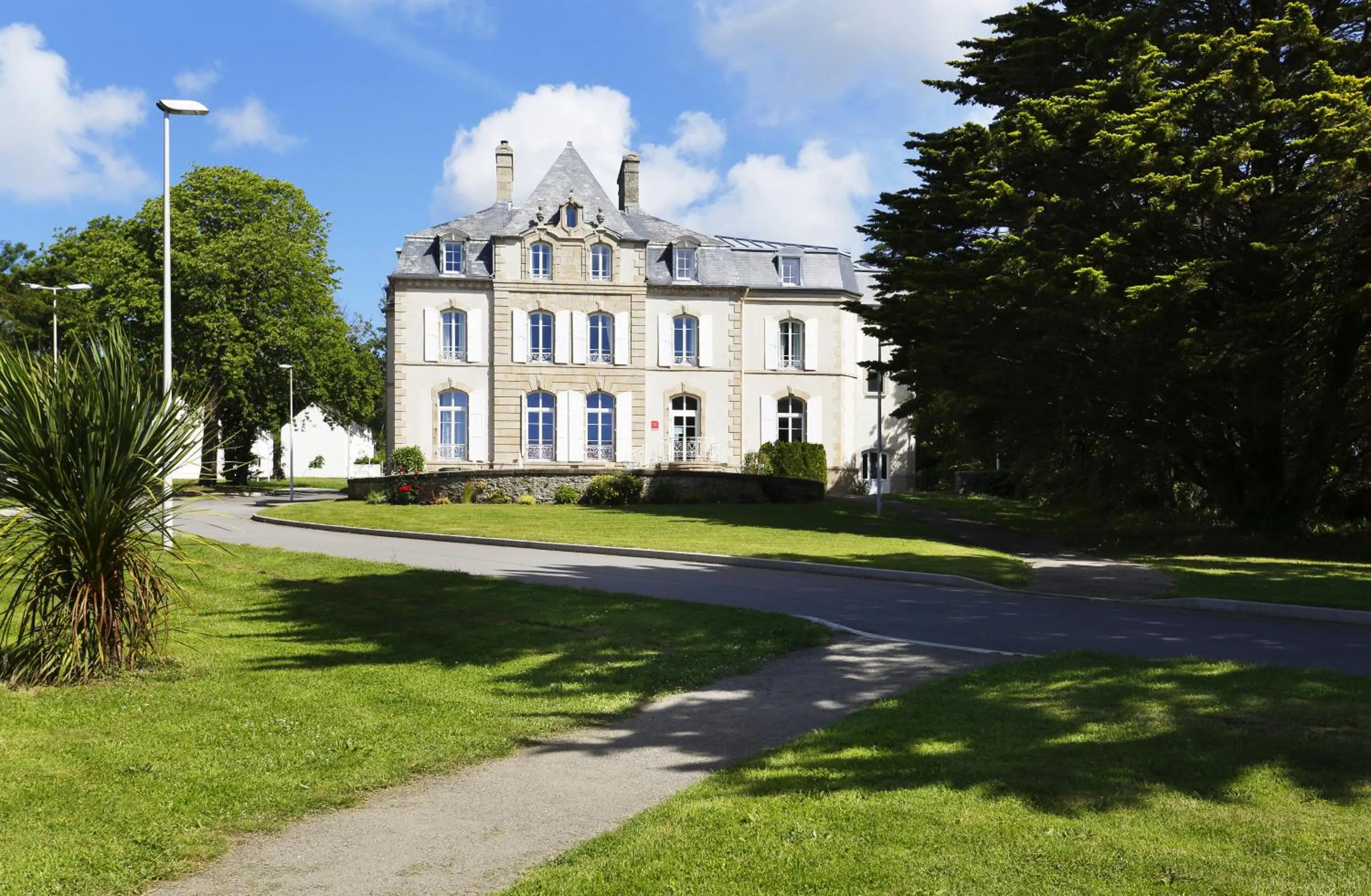 Property building in Terres de France Le Domaine de la Baie