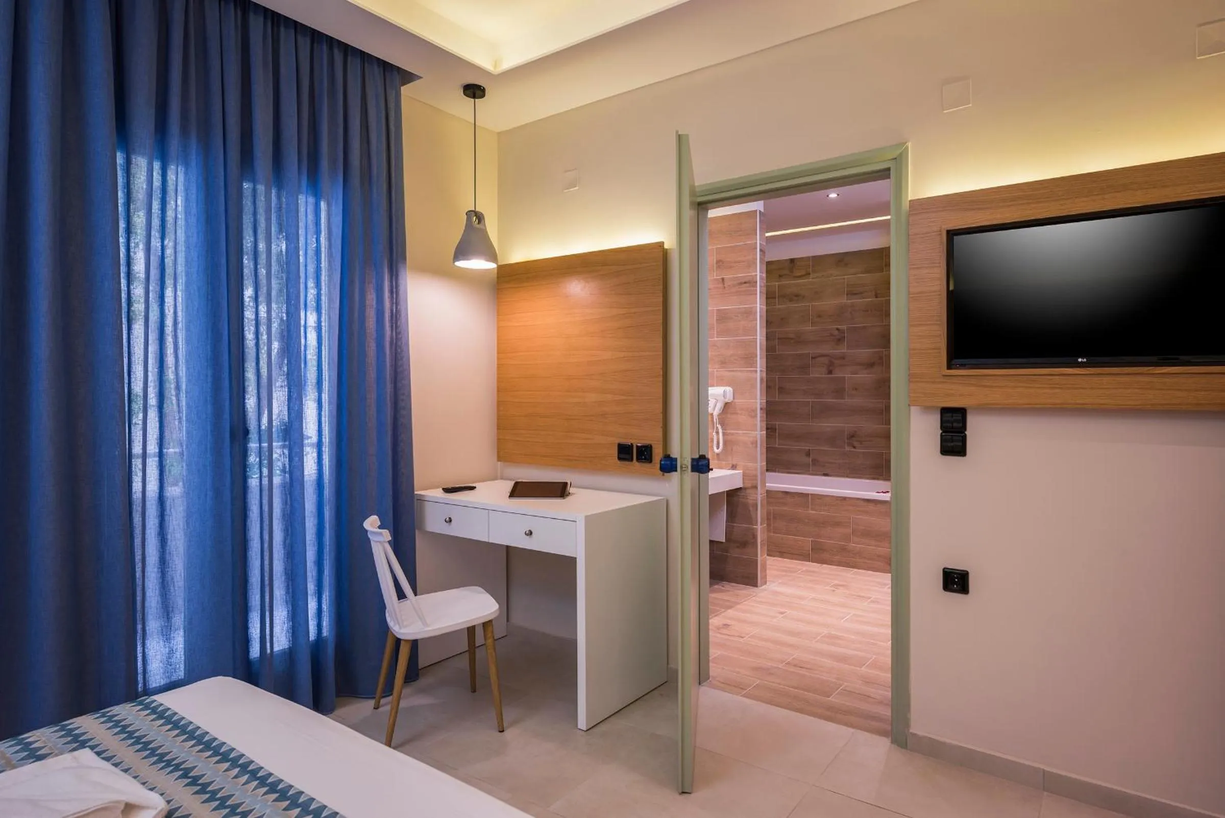 TV and multimedia, Bed in Summer Beach Hotel