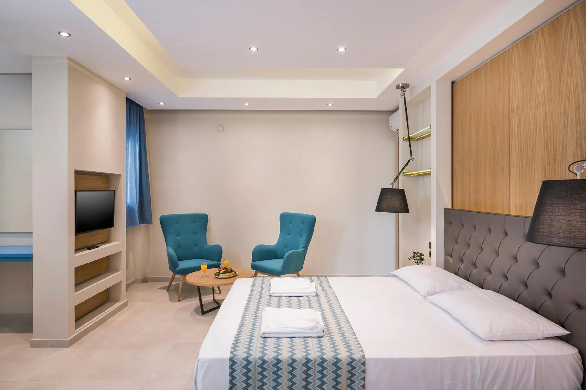 Living room, Bed in Summer Beach Hotel