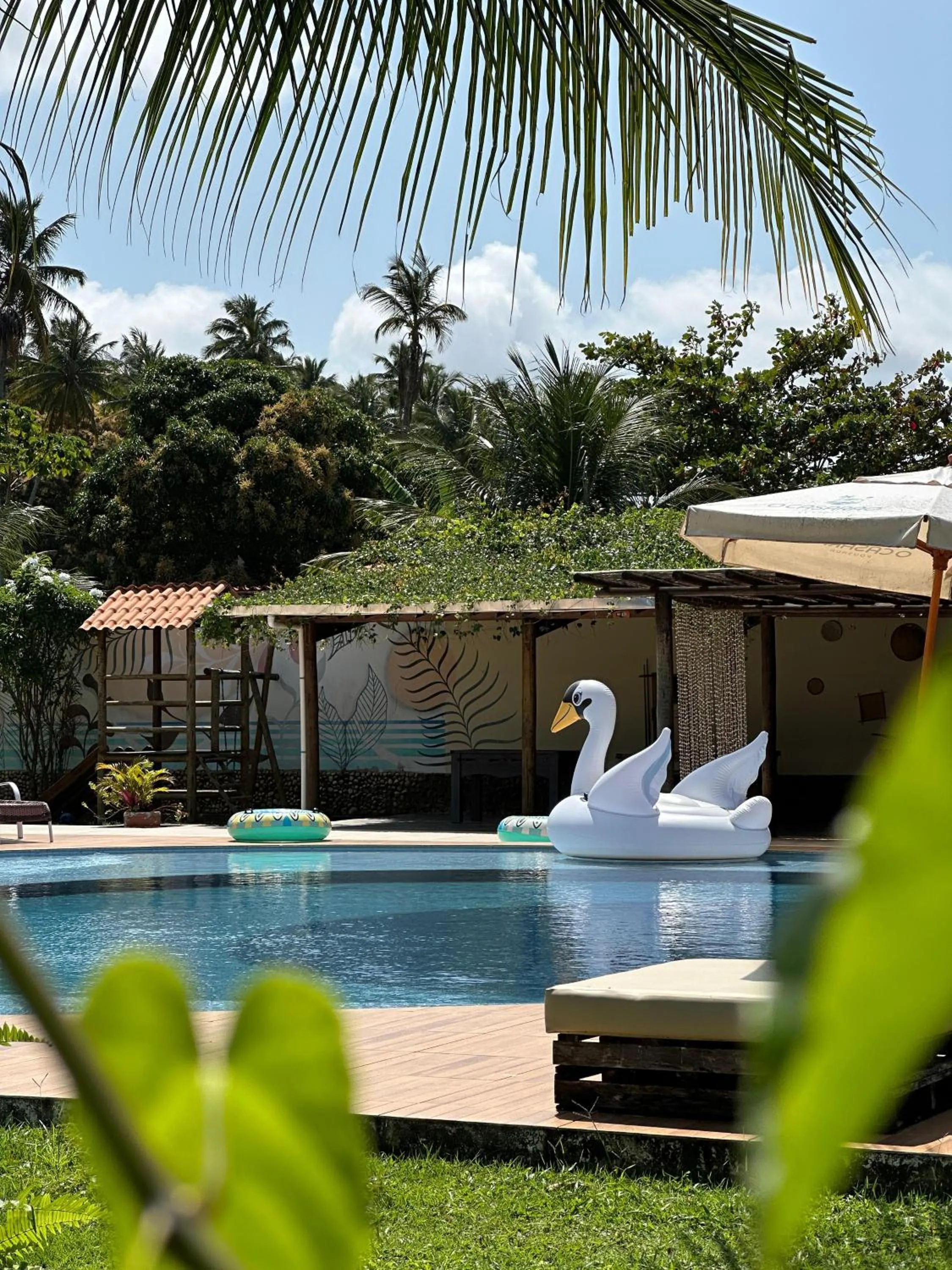 Swimming pool in Pousada o Casarão