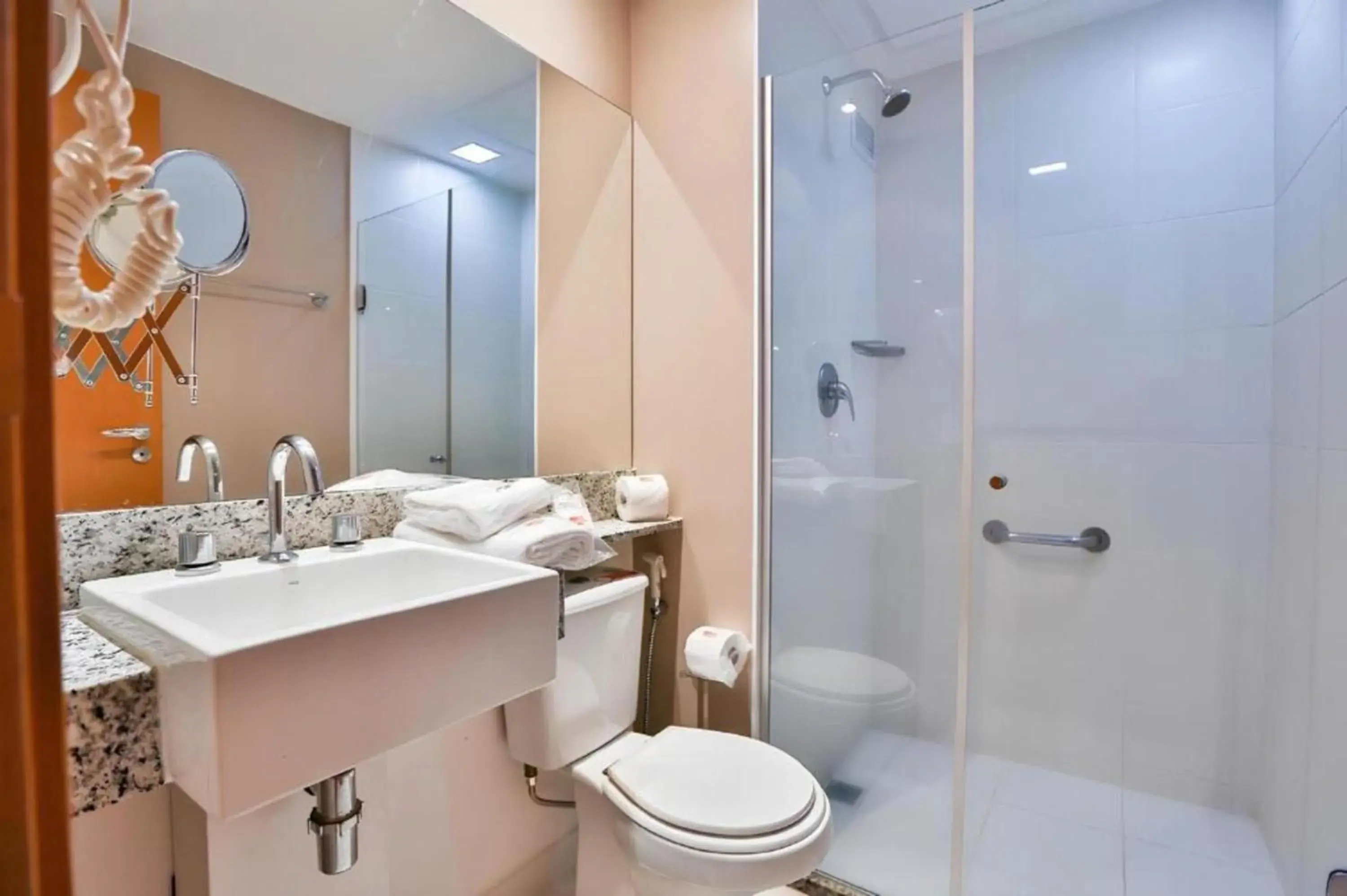 Superior Queen Non Smoking - single occupancy in eSuites Belo Horizonte Minascasa Superior Queen Non Smoking - single occupancy in eSuites Belo Horizonte Minascasa