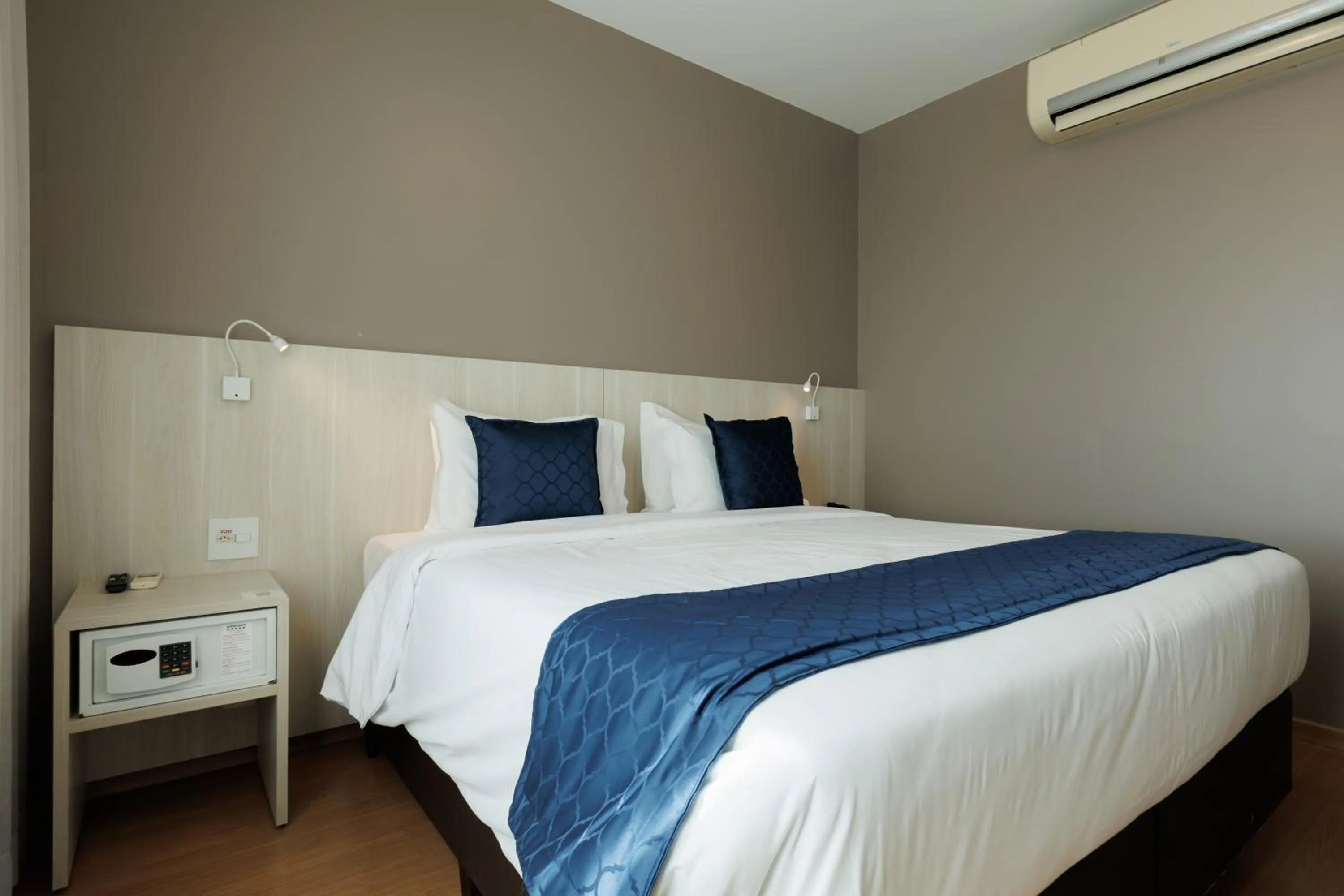 Bedroom, Bed in eSuites Belo Horizonte Minascasa