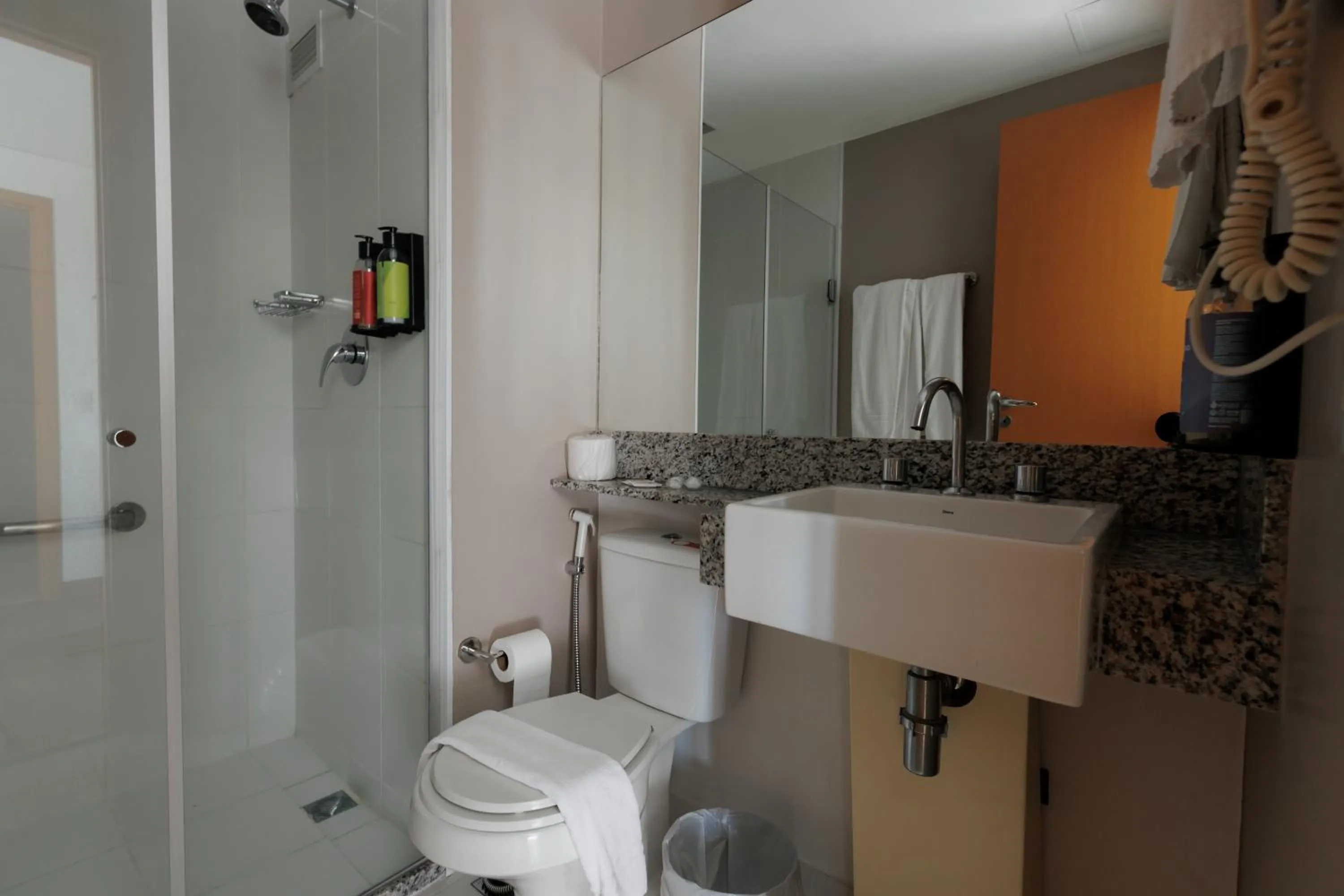 Bathroom in eSuites Belo Horizonte Minascasa