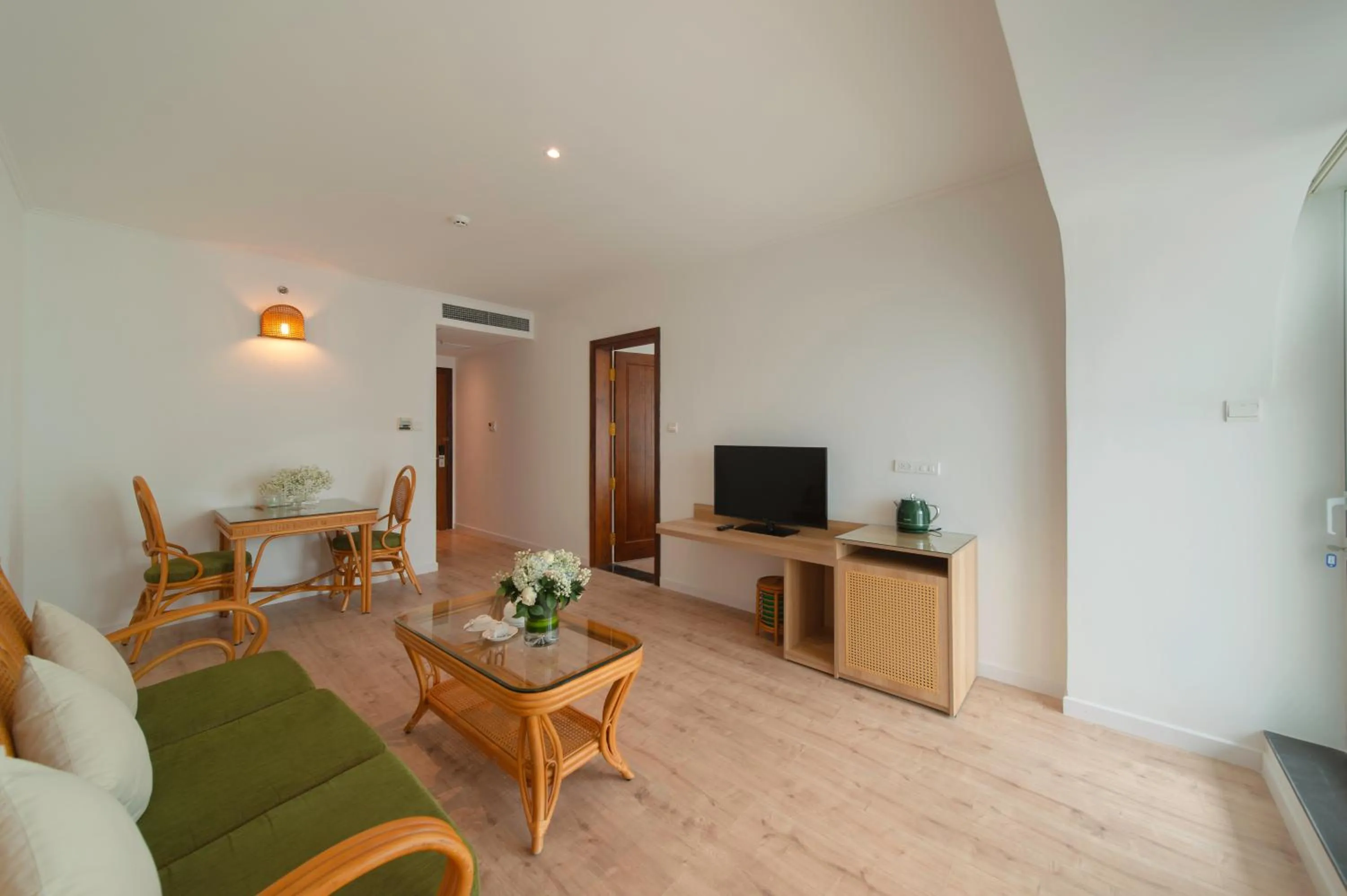 TV and multimedia in Green World Hotel Nha Trang