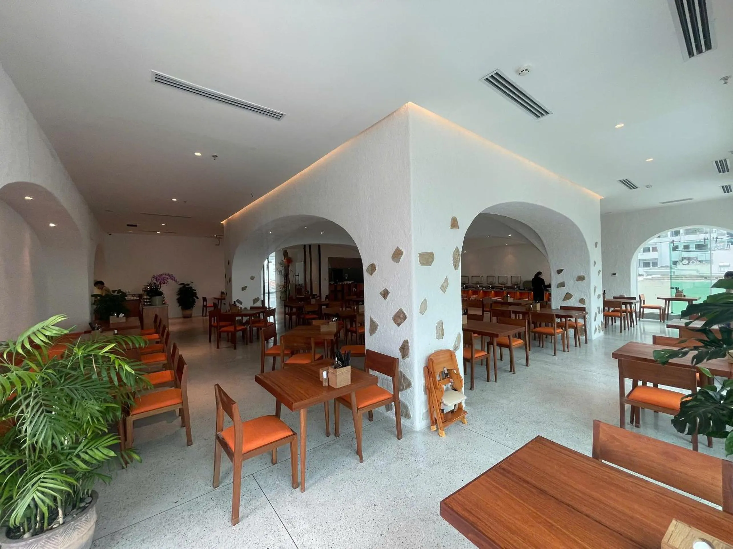 Restaurant/places to eat in Green World Hotel Nha Trang