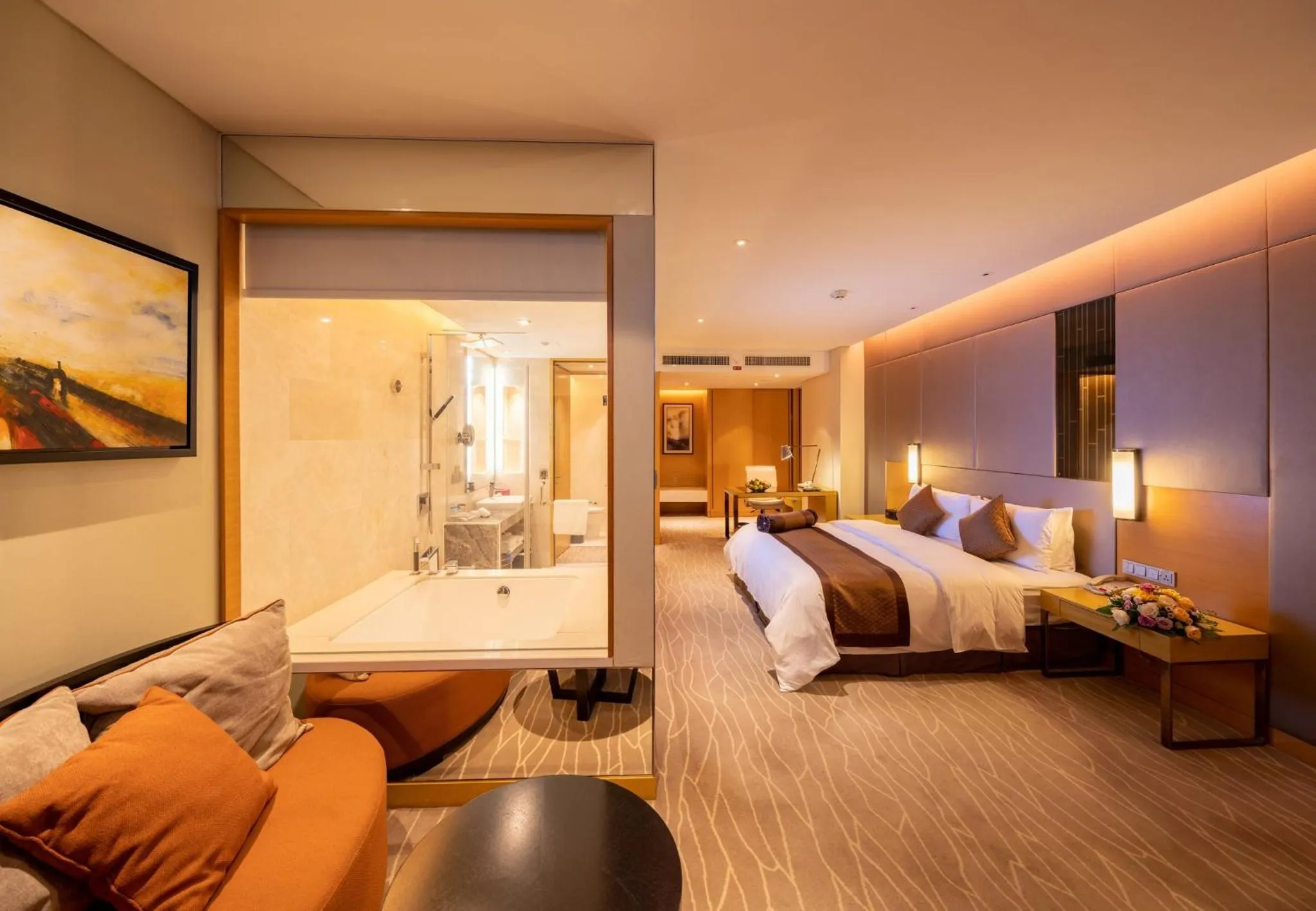 Photo of the whole room, Bed in Crowne Plaza Yangzhou by IHG