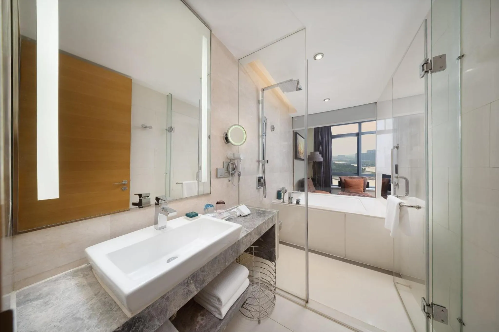 Photo of the whole room in Crowne Plaza Yangzhou by IHG