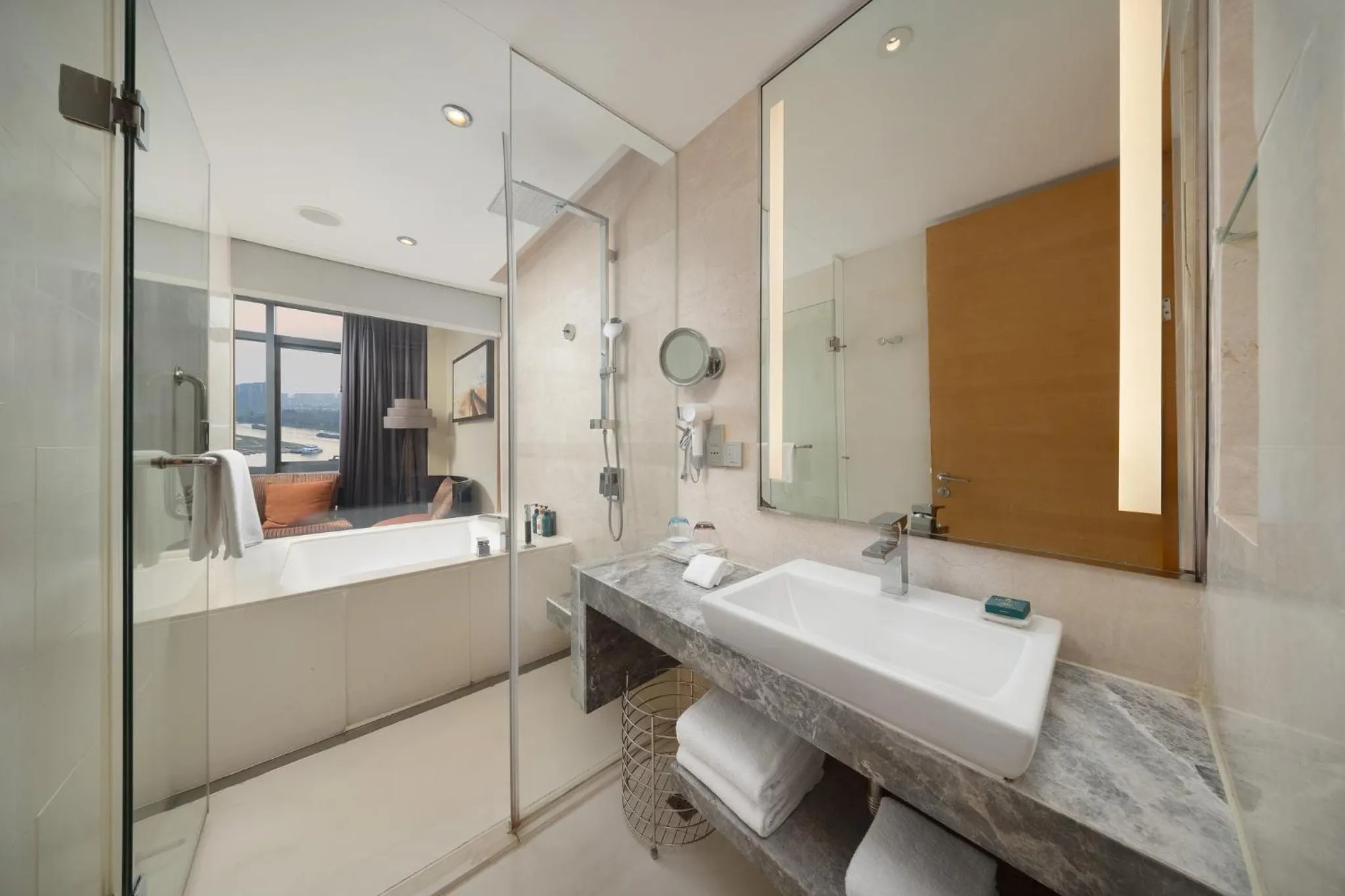 Photo of the whole room in Crowne Plaza Yangzhou by IHG