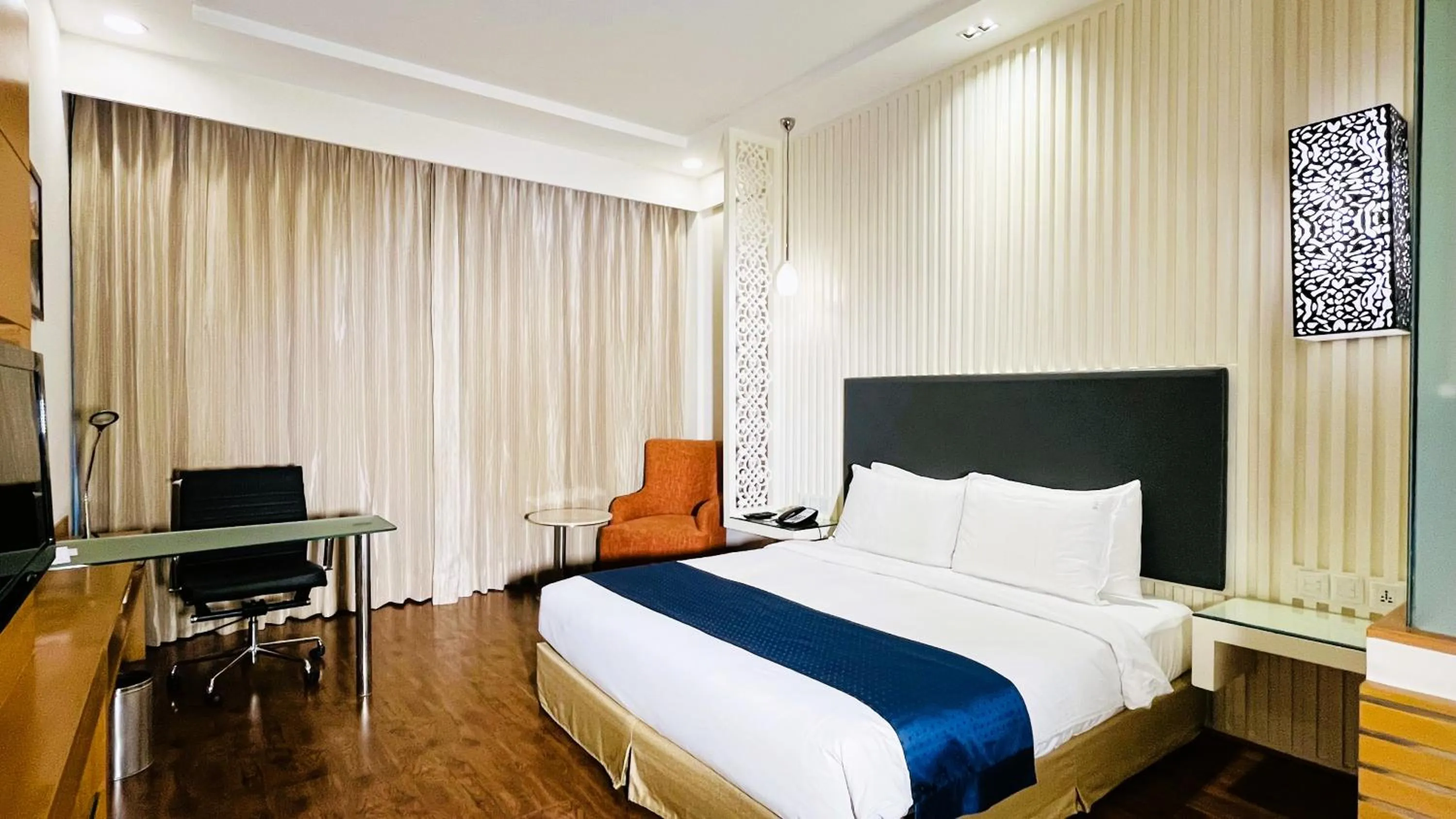 Bedroom, Bed in Holiday Inn Amritsar Ranjit Avenue by IHG