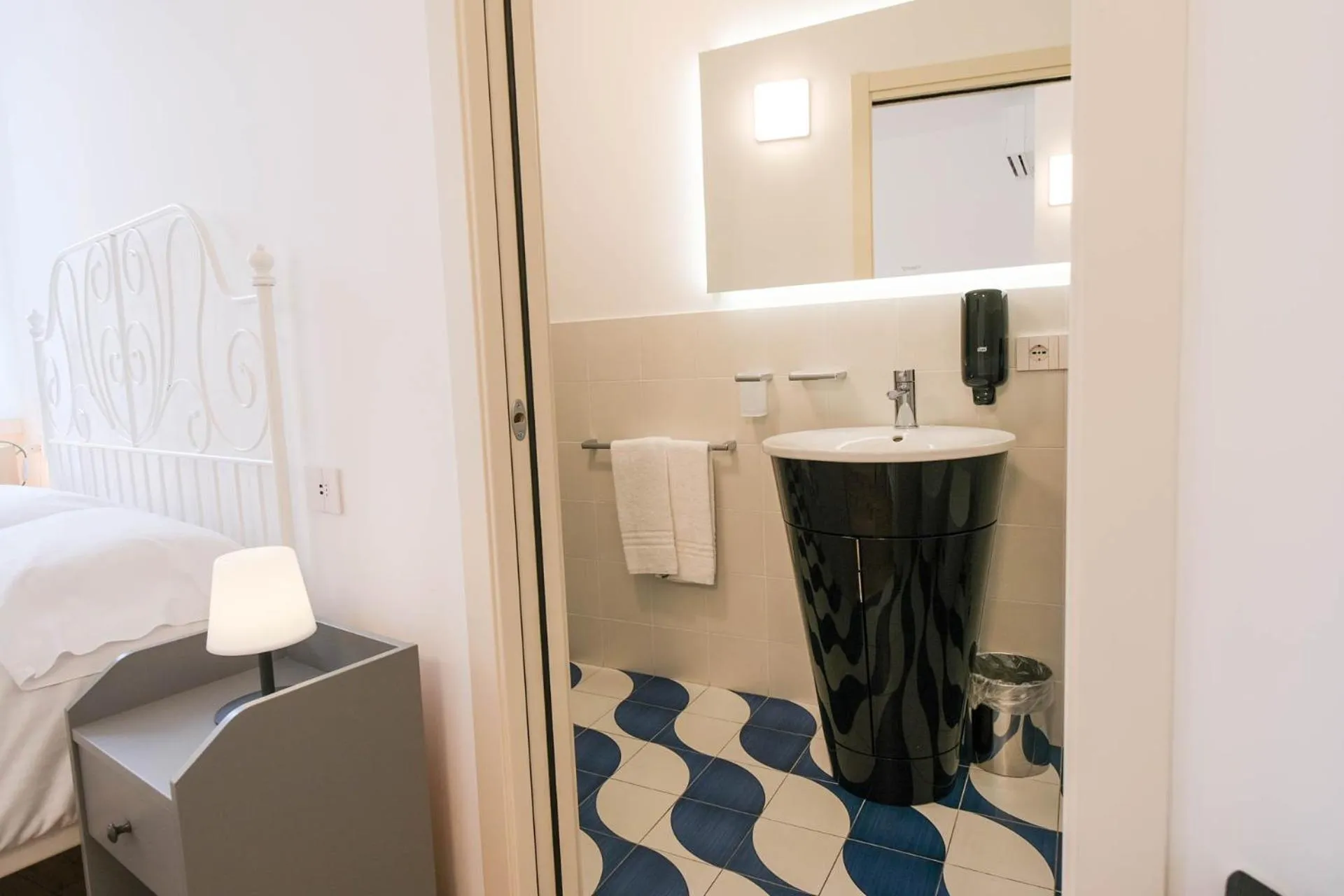 Bathroom, Bed in Locanda Alberti