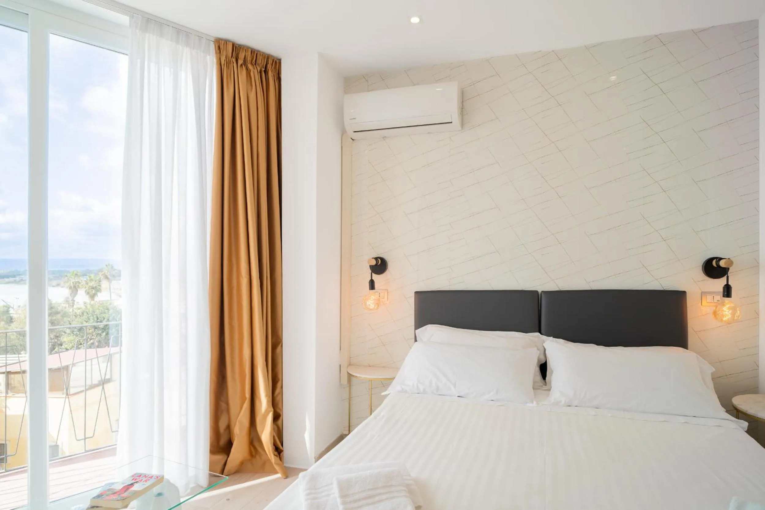 Bed in Hotel Centrale