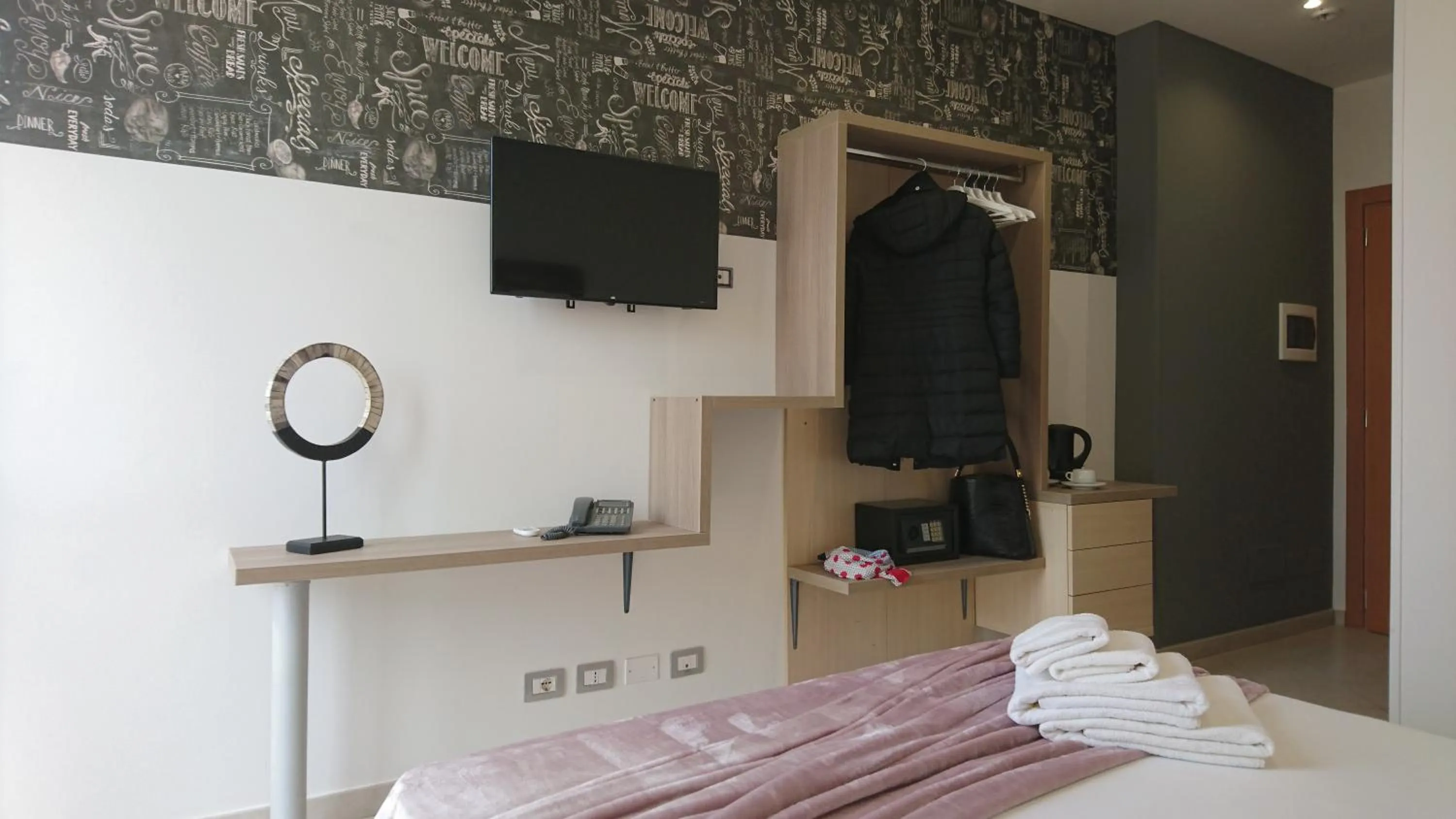 Photo of the whole room, Bed in Hotel Centrale