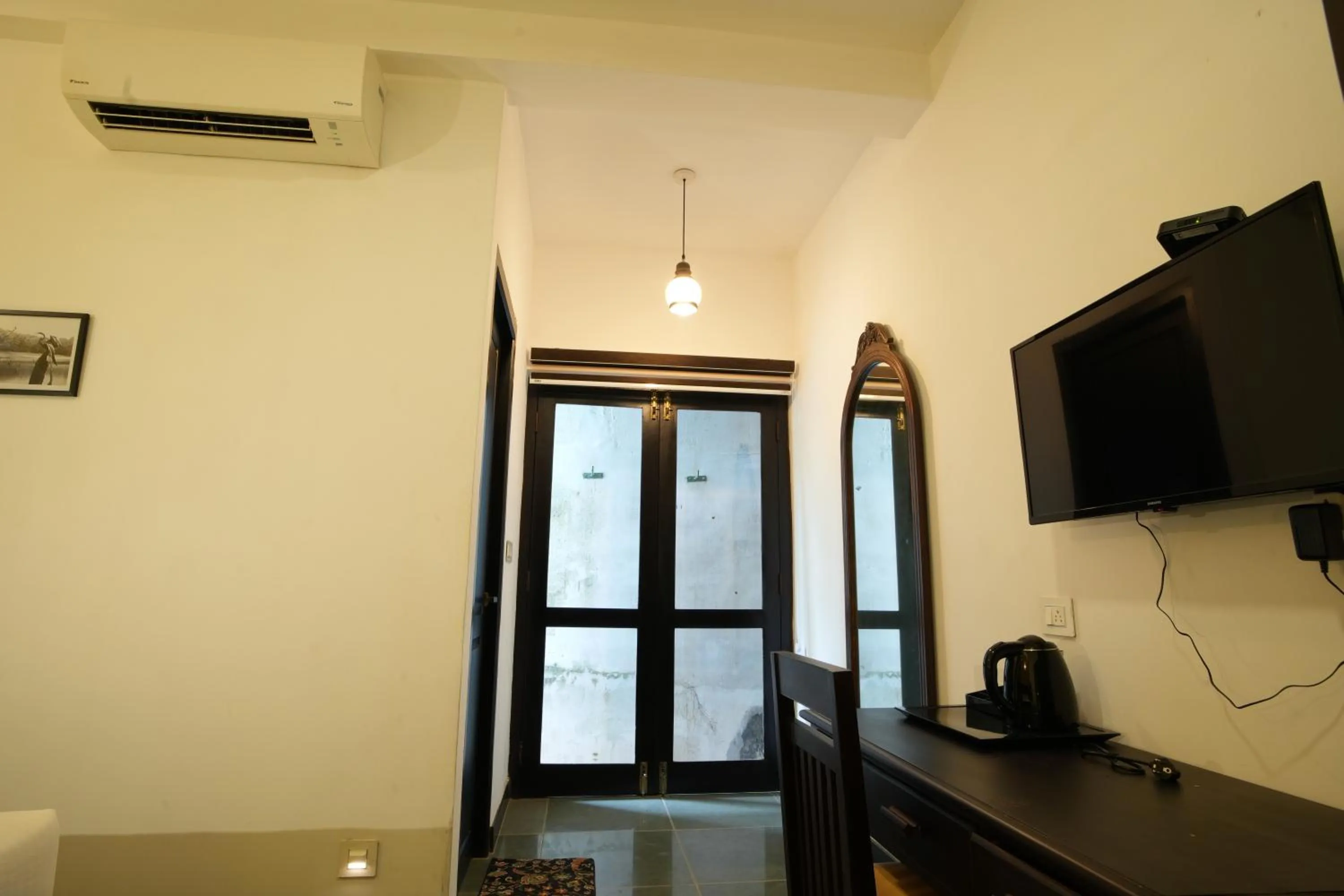 TV and multimedia in THE SUNSET BAY