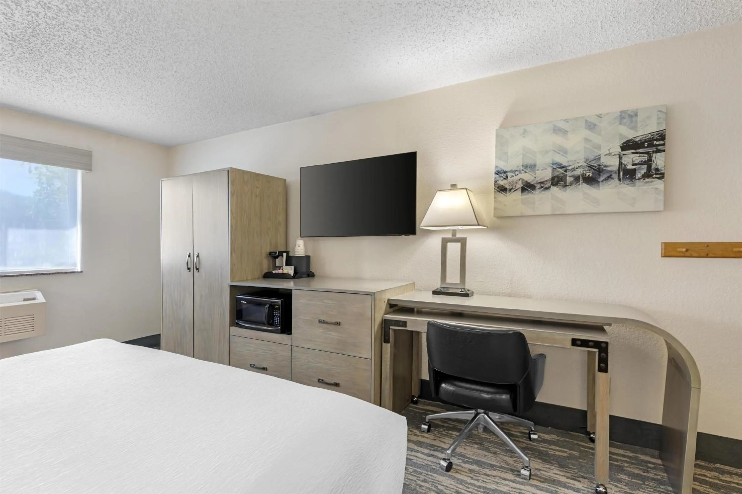 Bedroom, Bed in Best Western Alpenglo Lodge