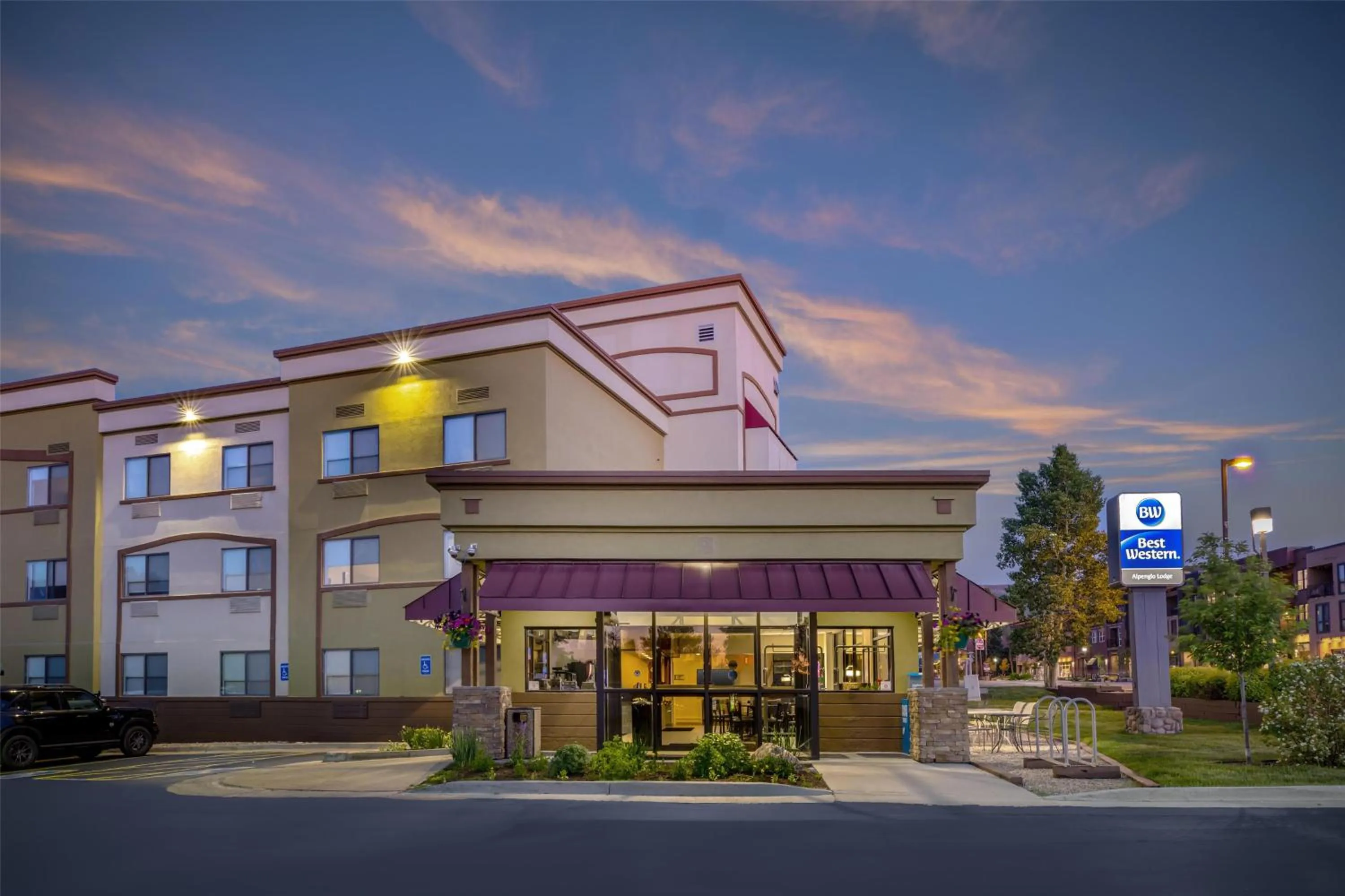 Property building in Best Western Alpenglo Lodge