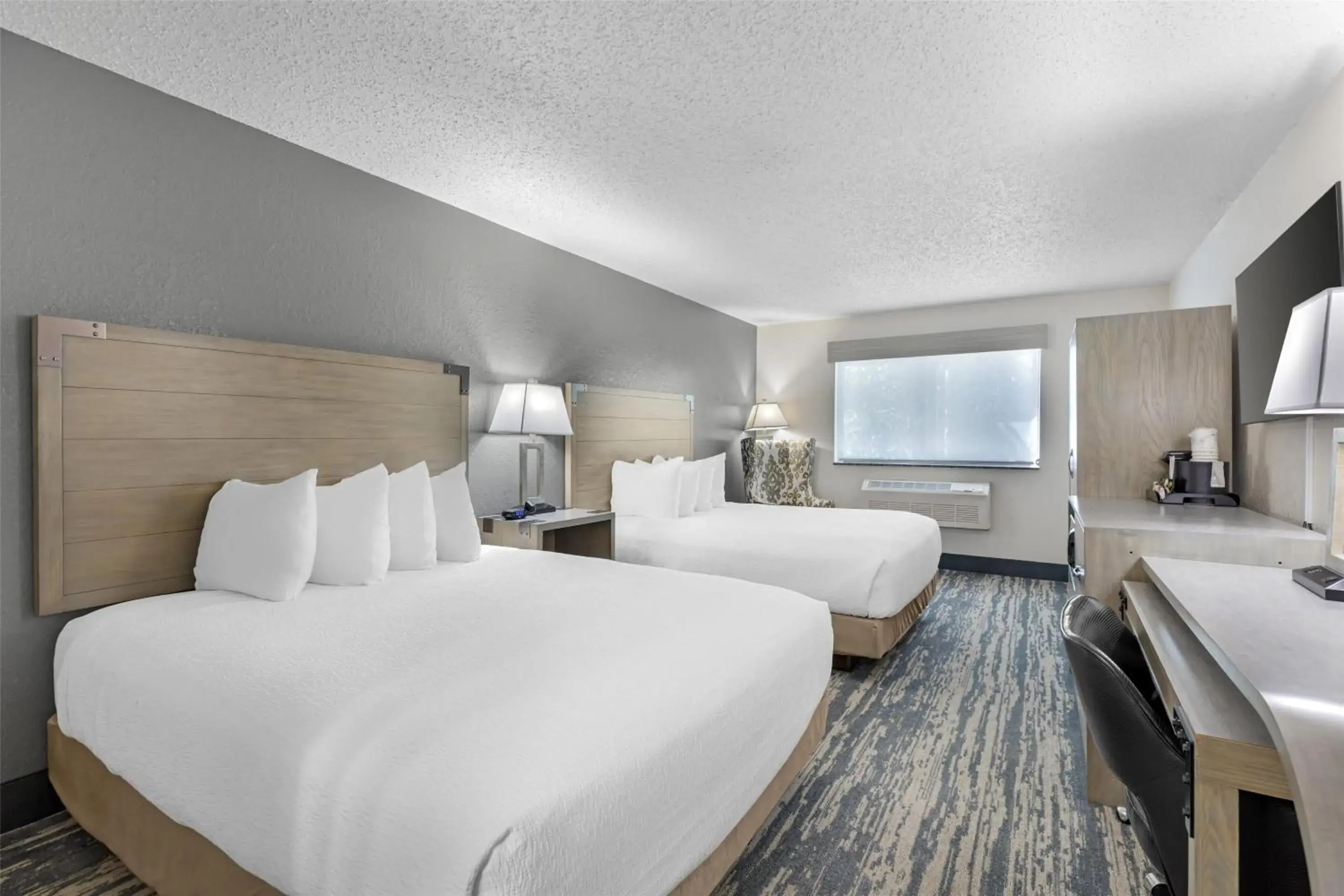 Deluxe King Room with Mountain View- Non-Smoking in Best Western Alpenglo Lodge Deluxe King Room with Mountain View- Non-Smoking in Best Western Alpenglo Lodge