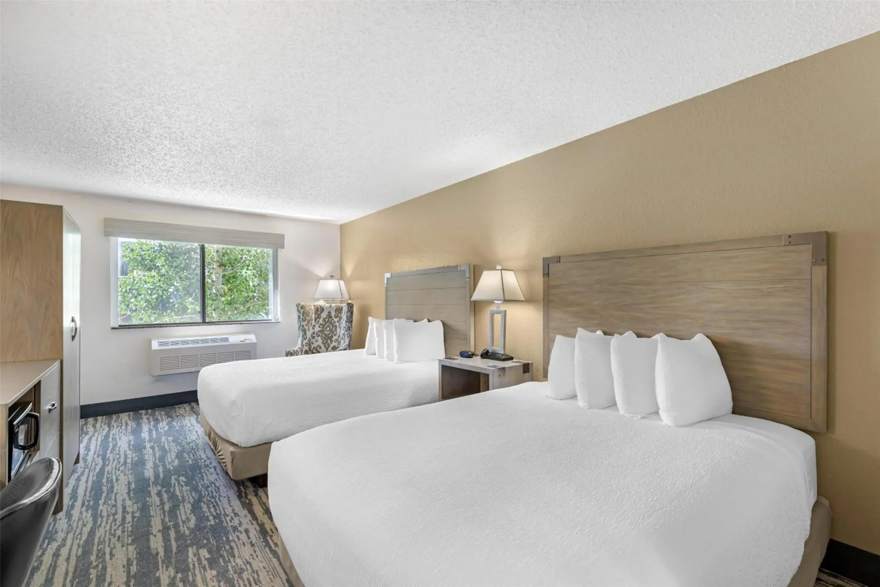 Deluxe Queen Room with Two Queen Beds - Non-Smoking in Best Western Alpenglo Lodge Deluxe Queen Room with Two Queen Beds - Non-Smoking in Best Western Alpenglo Lodge