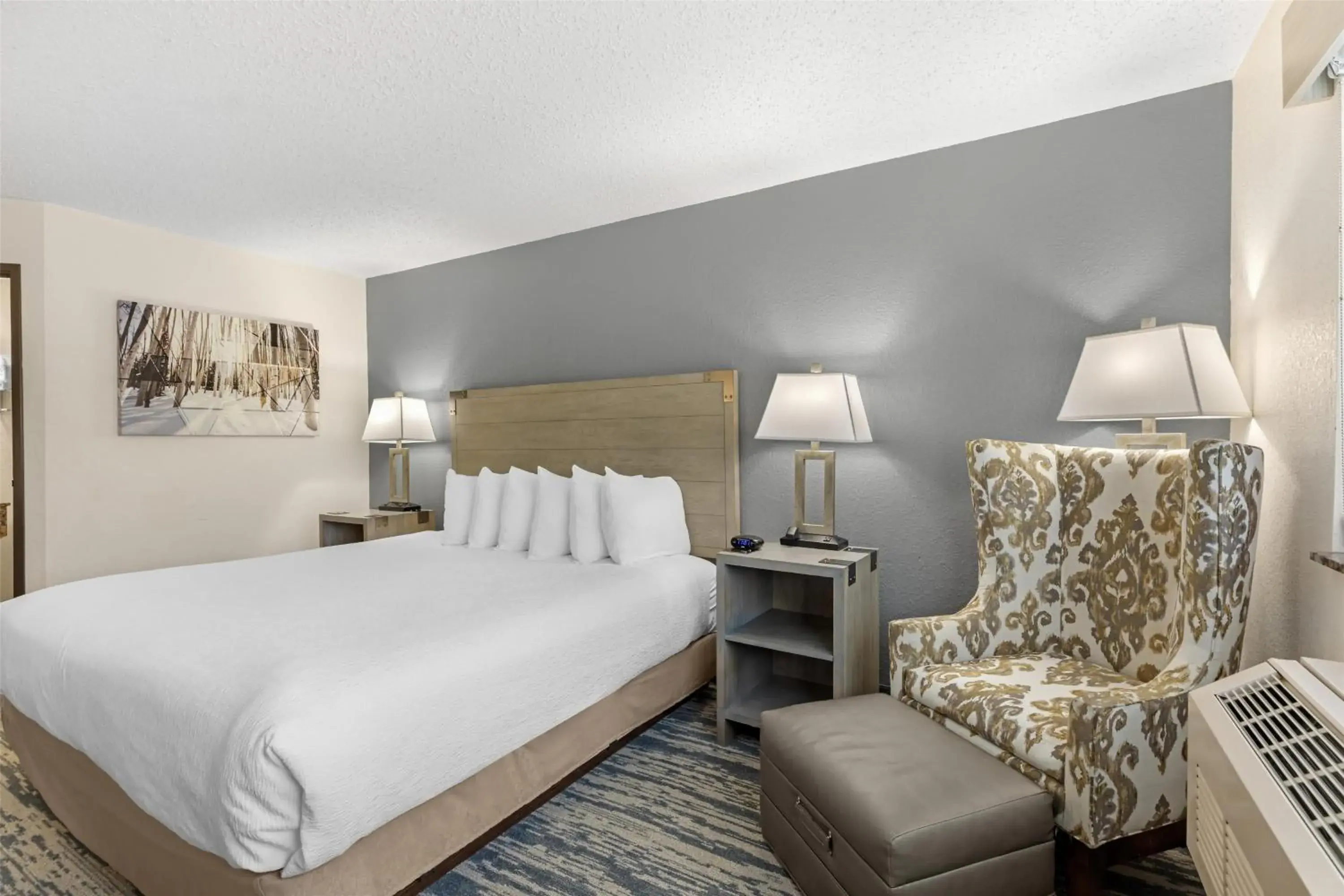 Queen Room with Roll-In Shower - Disability Access in Best Western Alpenglo Lodge Queen Room with Roll-In Shower - Disability Access in Best Western Alpenglo Lodge