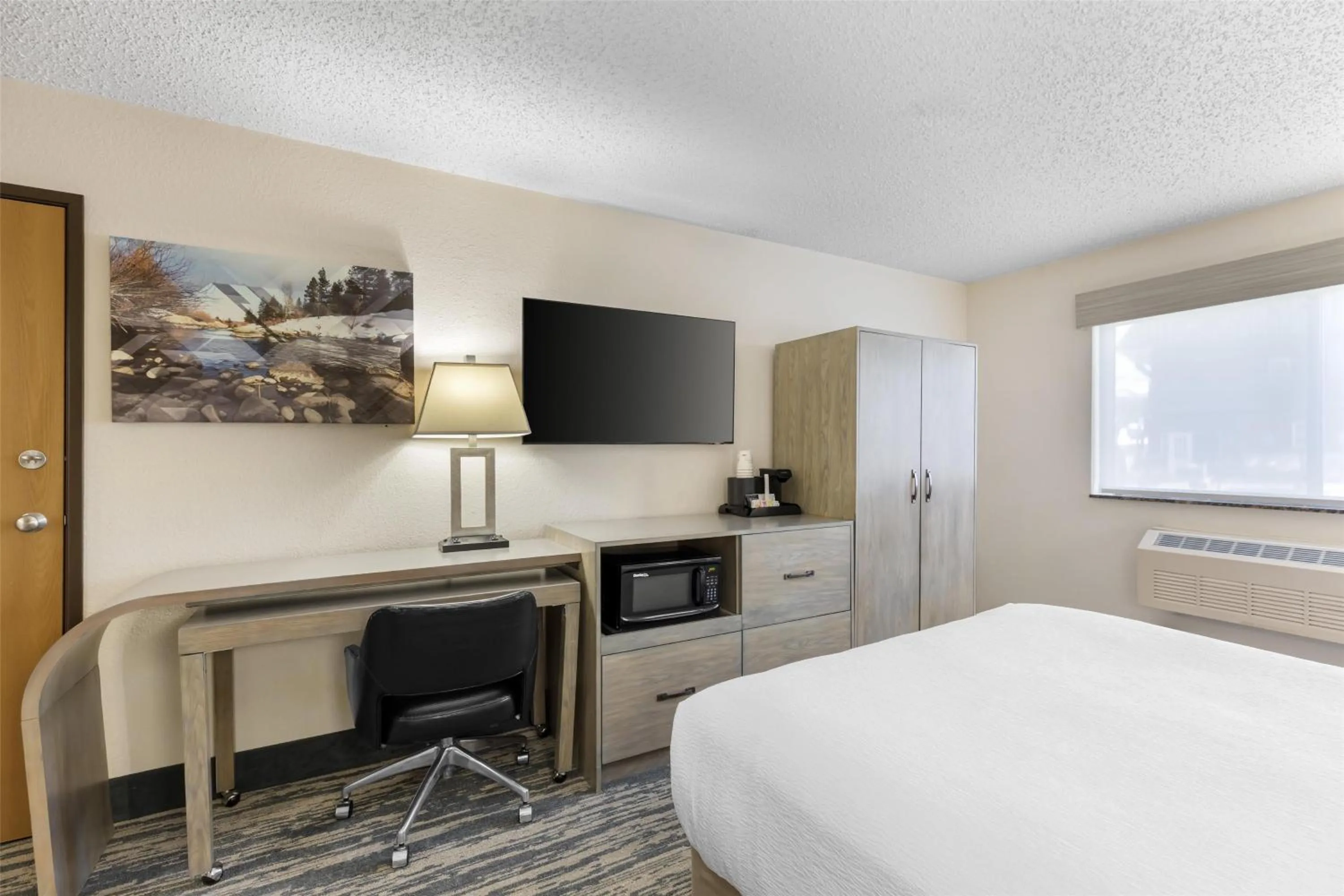 Bedroom, Bed in Best Western Alpenglo Lodge