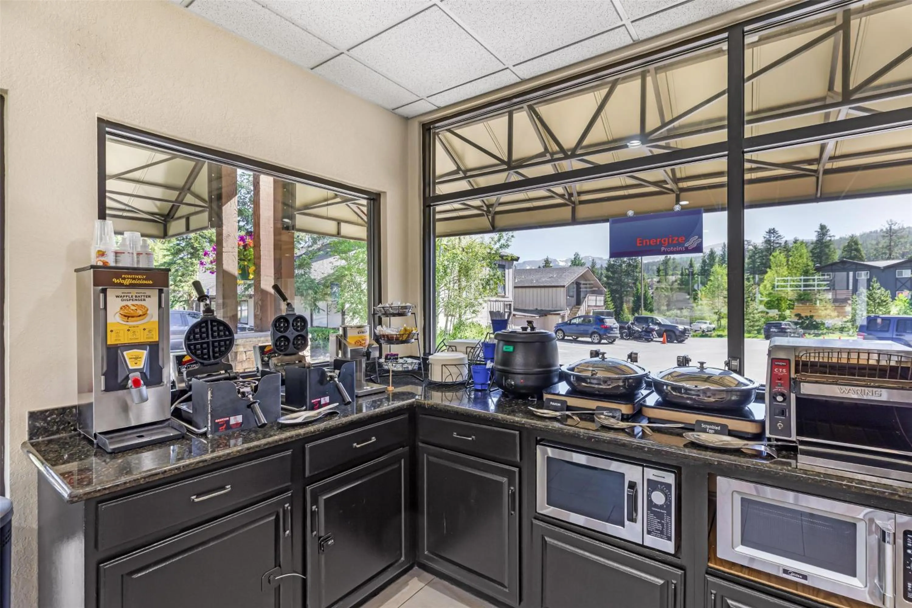 Breakfast in Best Western Alpenglo Lodge