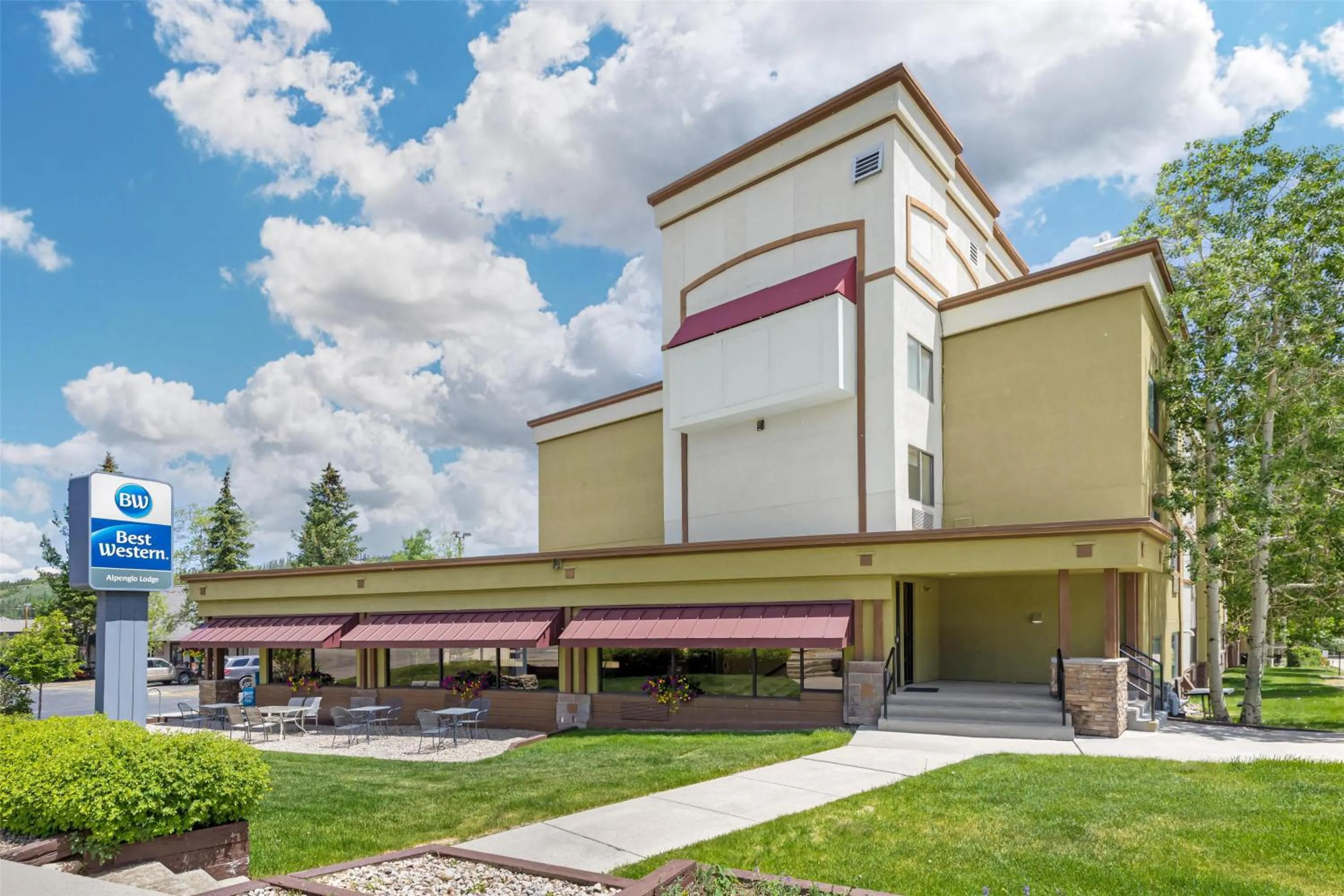 Property building in Best Western Alpenglo Lodge