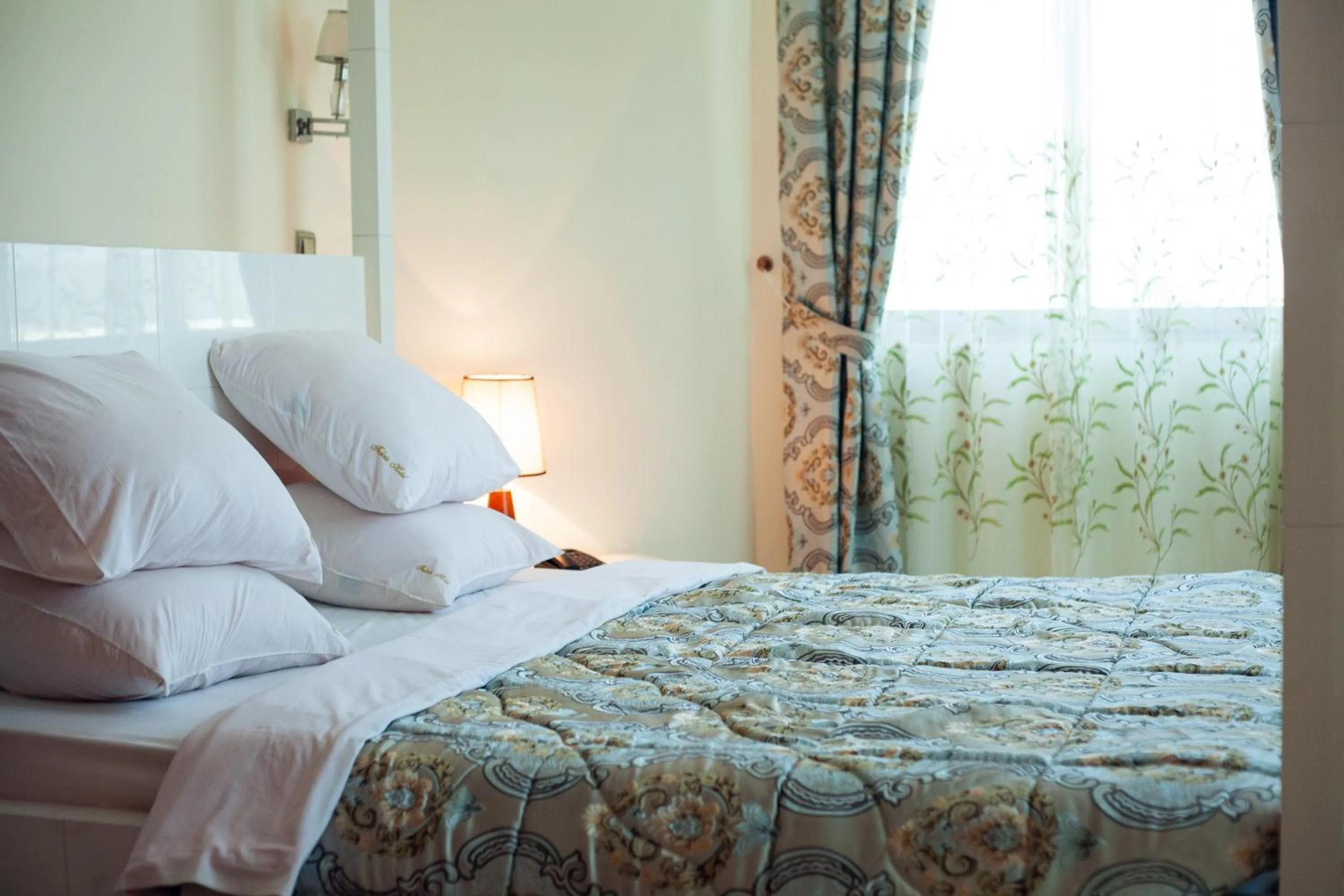 Bed in FELICIA HOTEL YAOUNDE