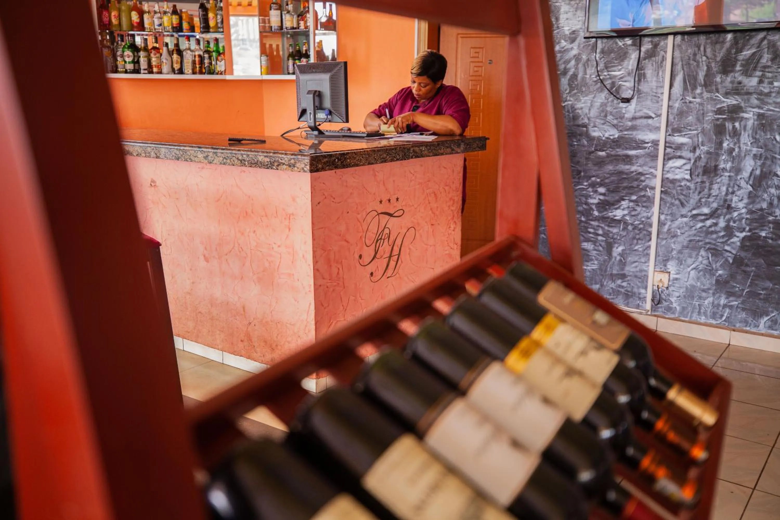 Restaurant/places to eat in FELICIA HOTEL YAOUNDE