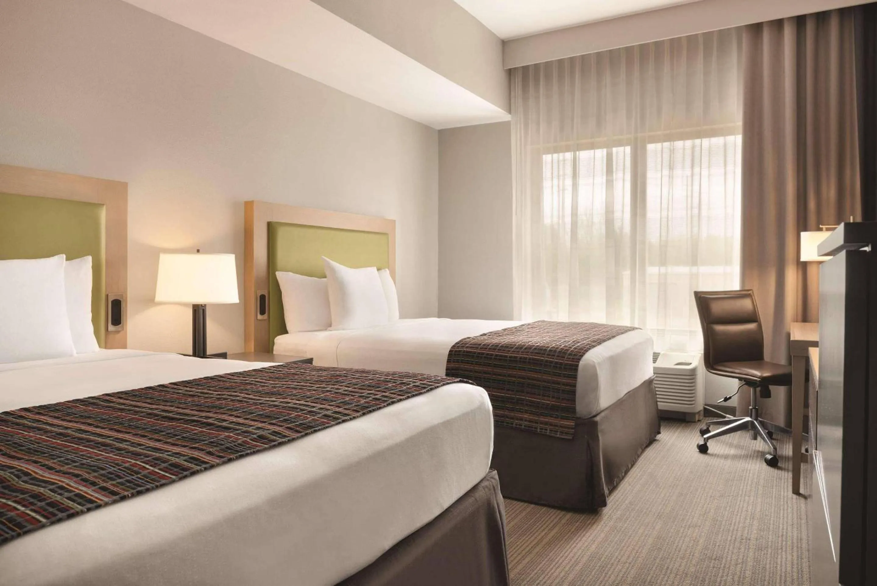 Bedroom in Country Inn & Suites by Radisson, Springfield Southeast