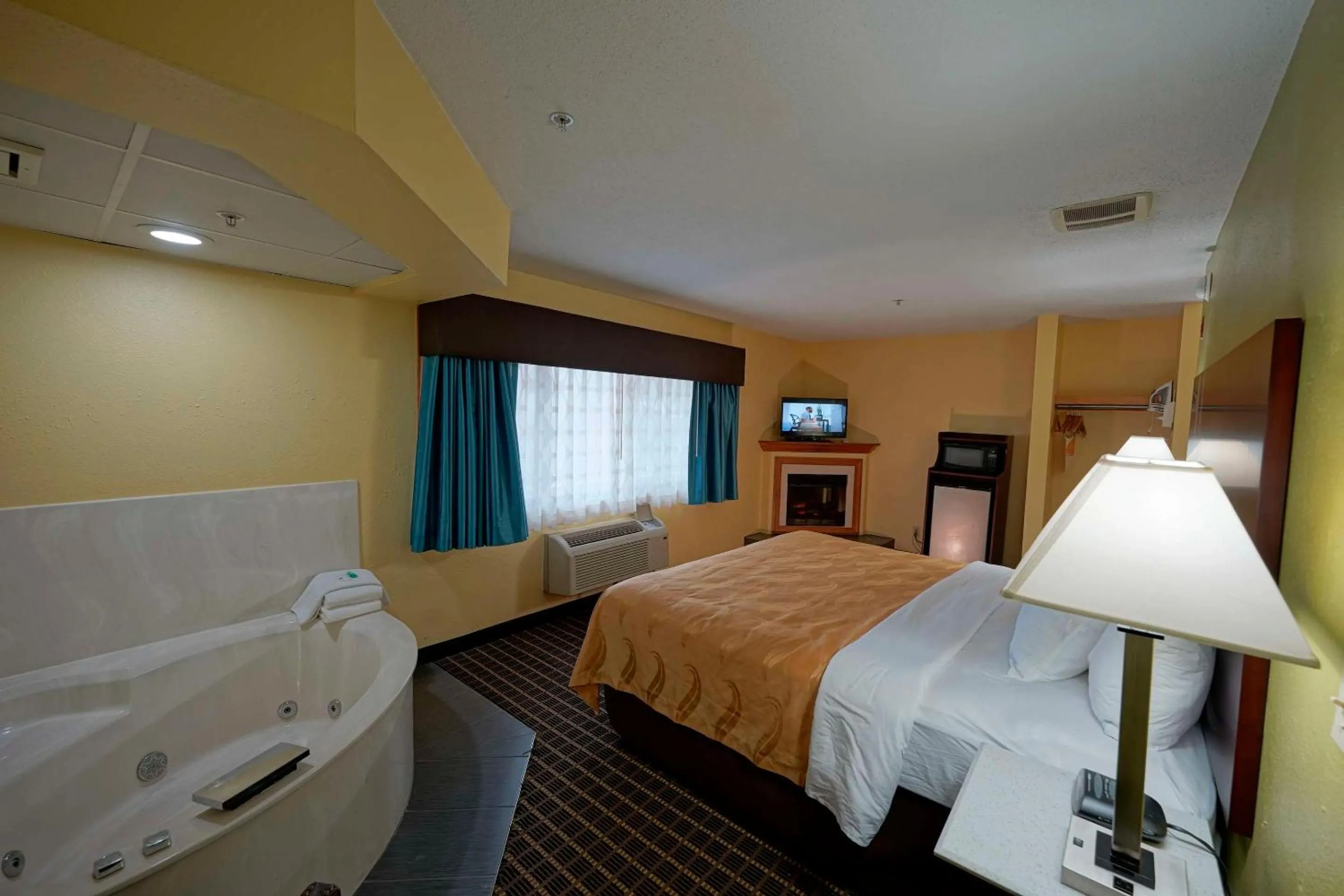 Bedroom, Bed in Quality Inn & Suites Harrington - Milford