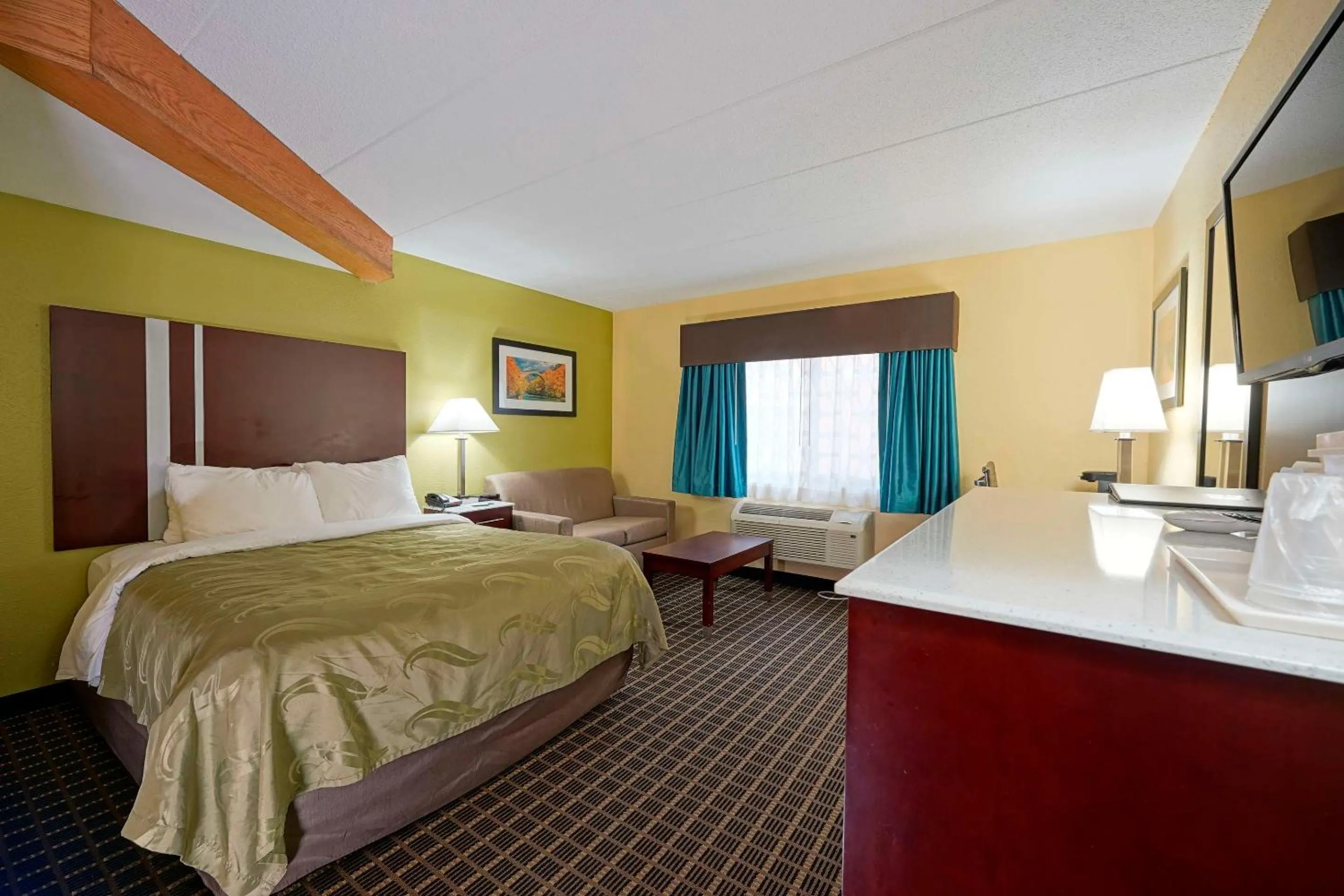 Bedroom, Bed in Quality Inn & Suites Harrington - Milford