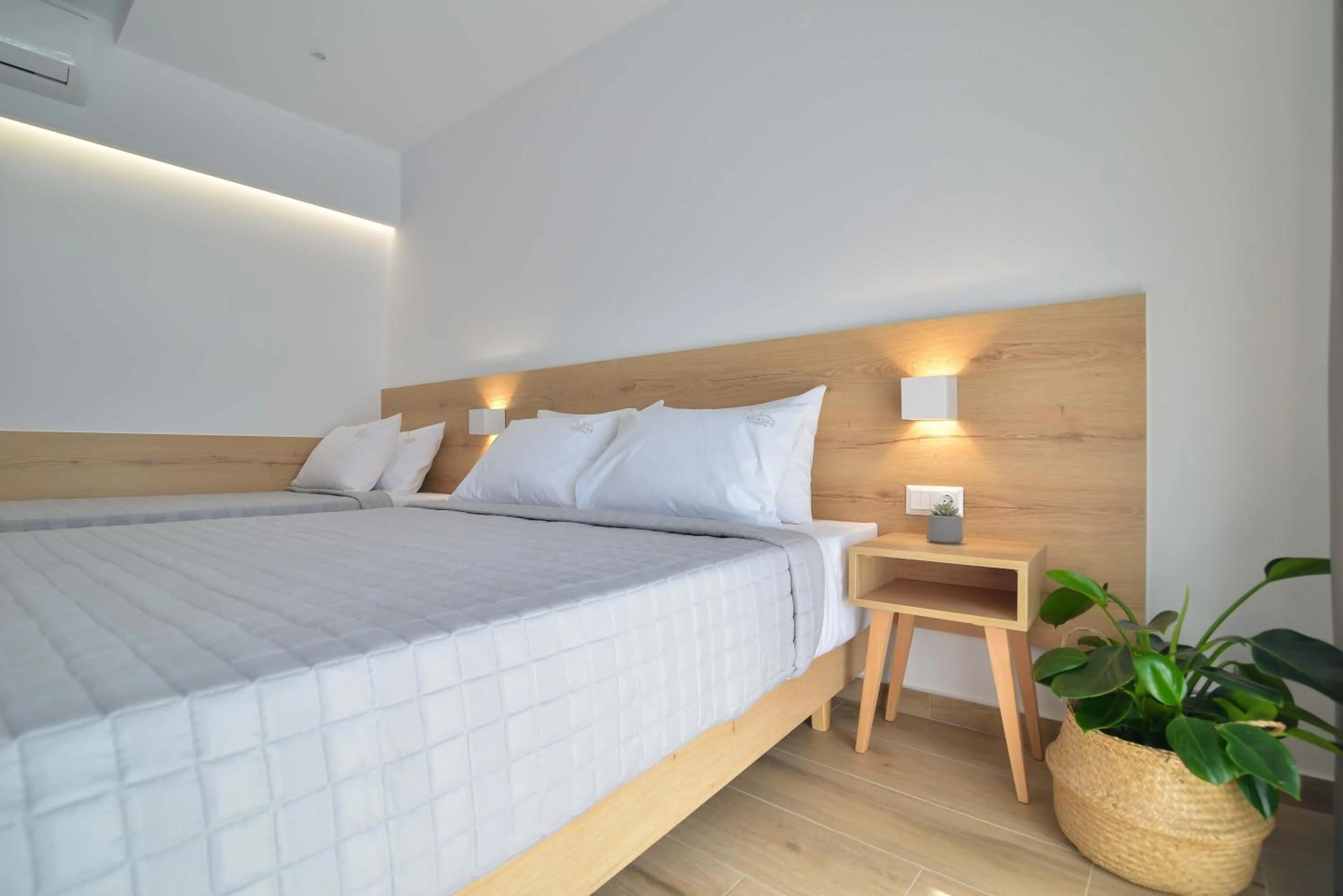 Photo of the whole room, Bed in Anassa Suites