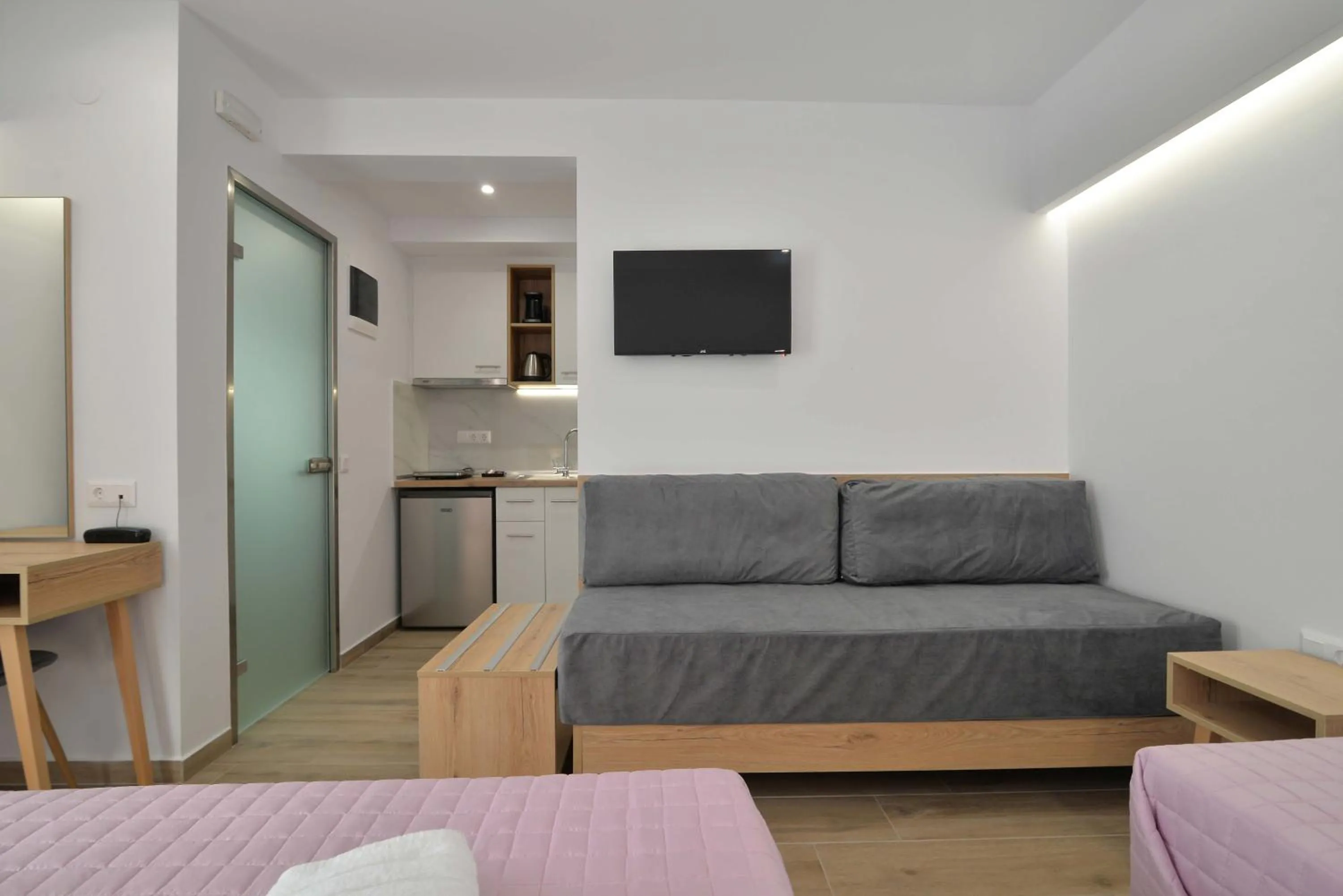 Photo of the whole room, Bed in Anassa Suites